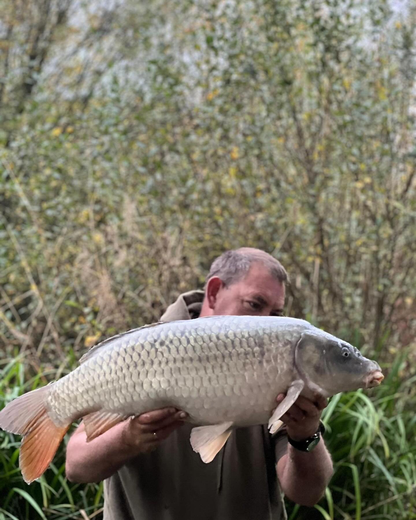 25lb ghosty common caught on our storm boilie 👏🏻👏🏻💪🏻💪🏻