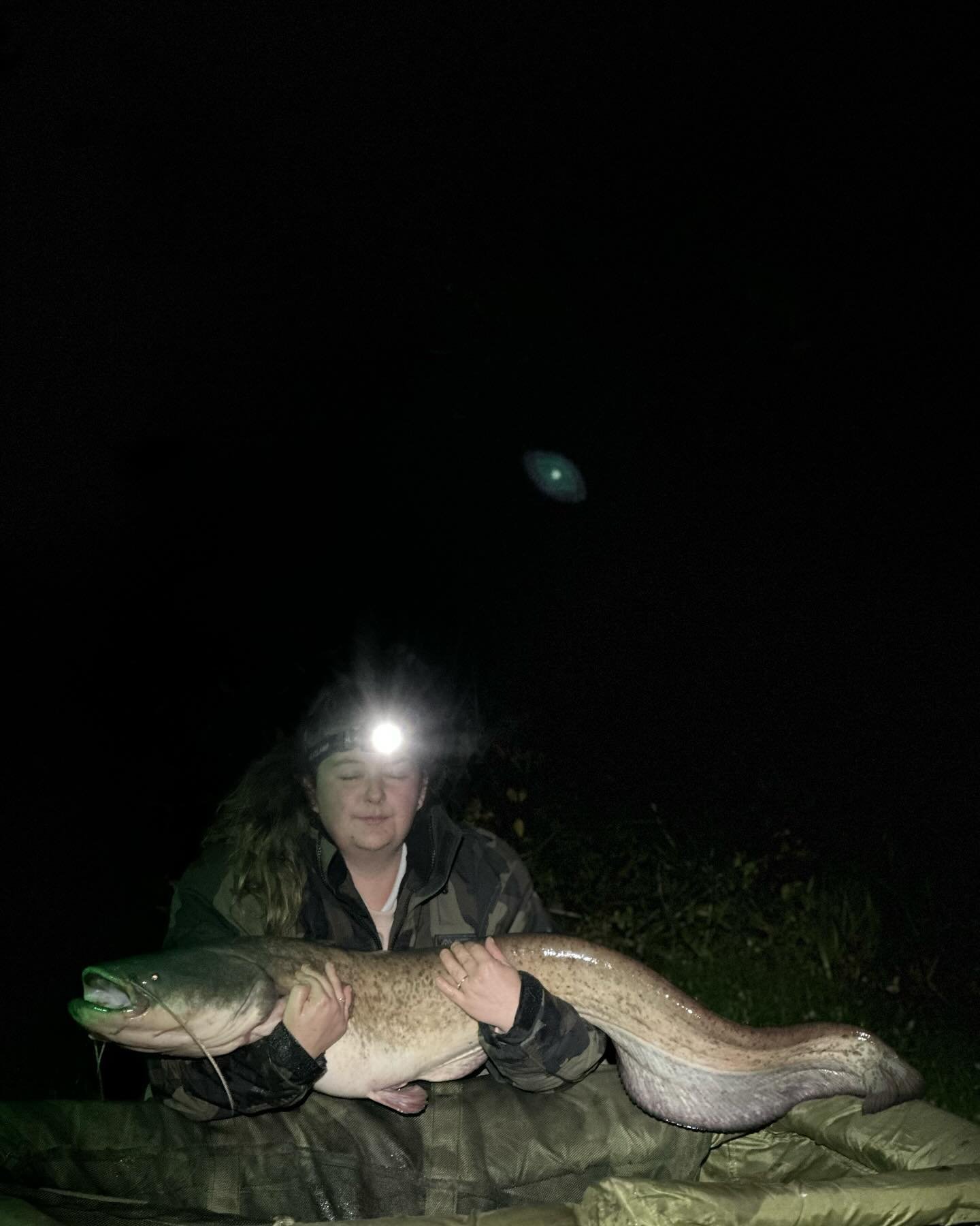 Now this marks a special moment 💪🏻👏🏻 vicky has spent months helping make our bait and wanted try out the hobby 👏🏻 her second time on the bank and most of all with an untested flavour she created this week has not only hepled bring her first 20l