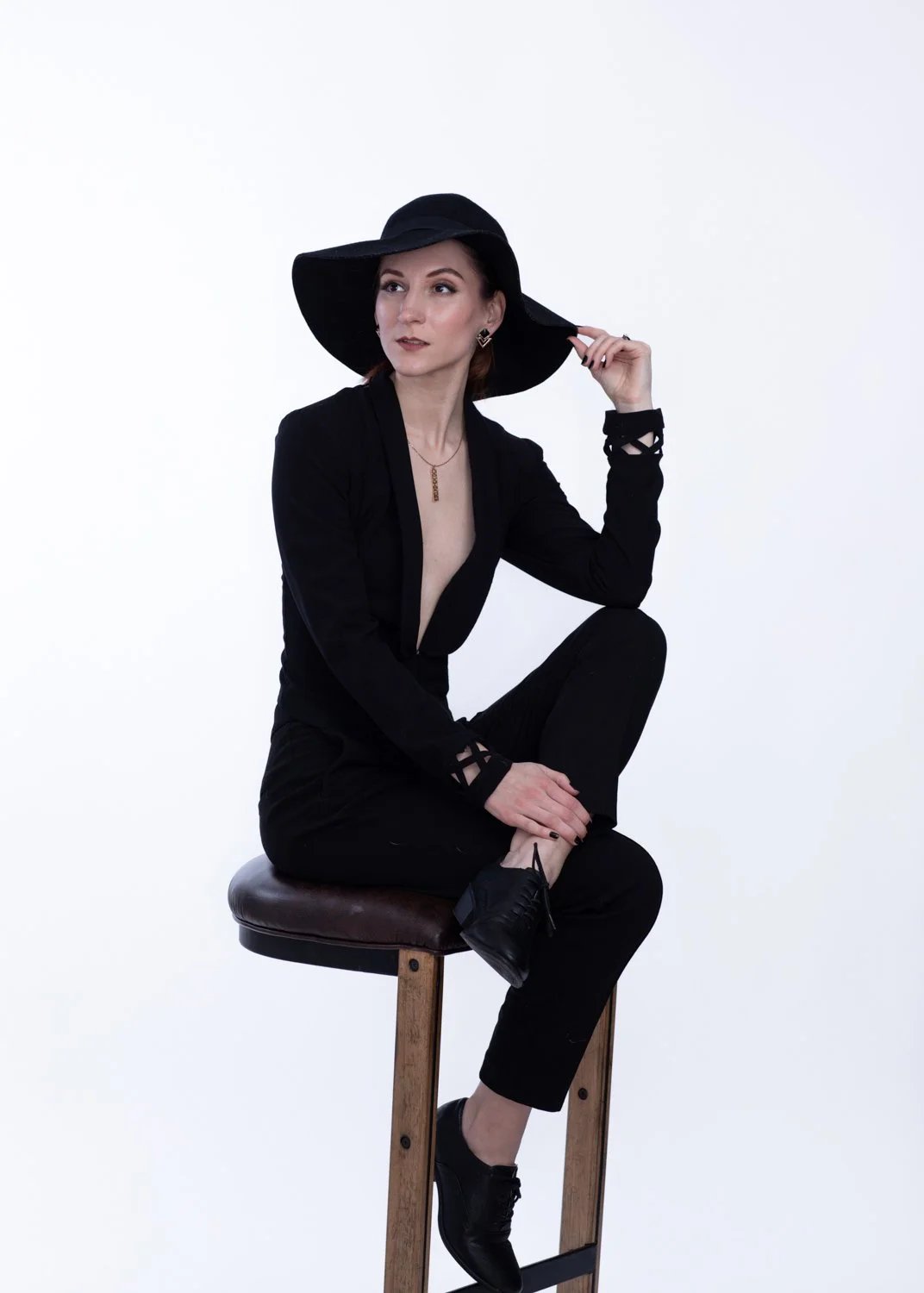 Presence is intentional.
It&rsquo;s not about posing.
It&rsquo;s about direction. Styling. Energy.
This is the standard I bring into every branding session, whether we&rsquo;re in the studio or out in Portsmouth.
If your business has evolved, your im