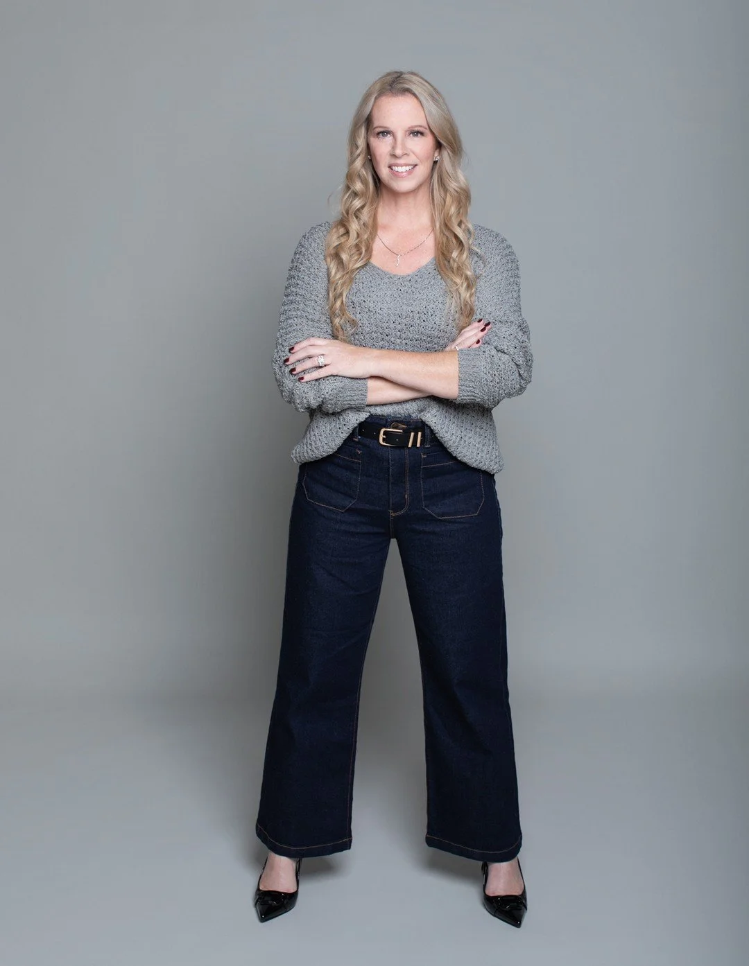 Strong branding isn&rsquo;t about one good photo.
It&rsquo;s about range.
Confident. Approachable. Professional. Elevated.
Your business shows up in different spaces, your imagery should too.
That&rsquo;s why every branding session is built around wh