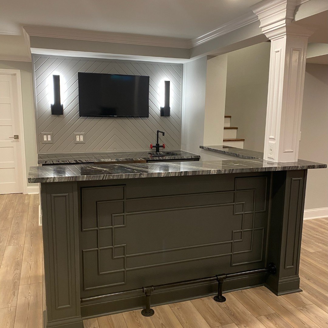 Ladue is ready to ENTERTAIN! 🥃

One of our favorite transformations &ndash;  this basement is ready to have some fun. From a custom wet bar and wine rack to oak stair treads and vinyl click flooring, this basement renovation is sure to impress.

📩 