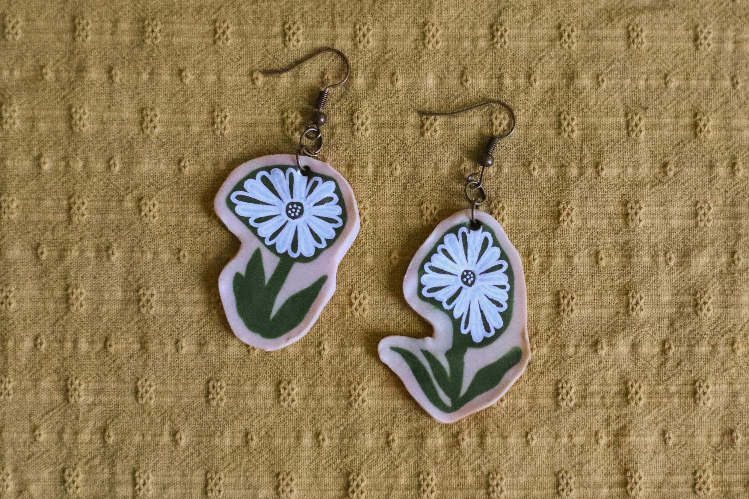 FW25-170daisyearrings.jpg