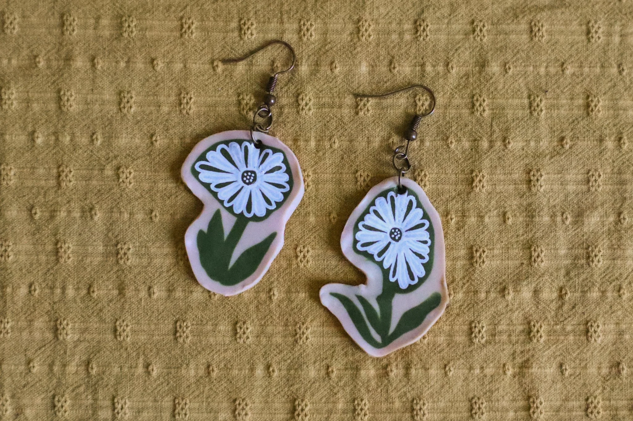 daisy earrings by heron