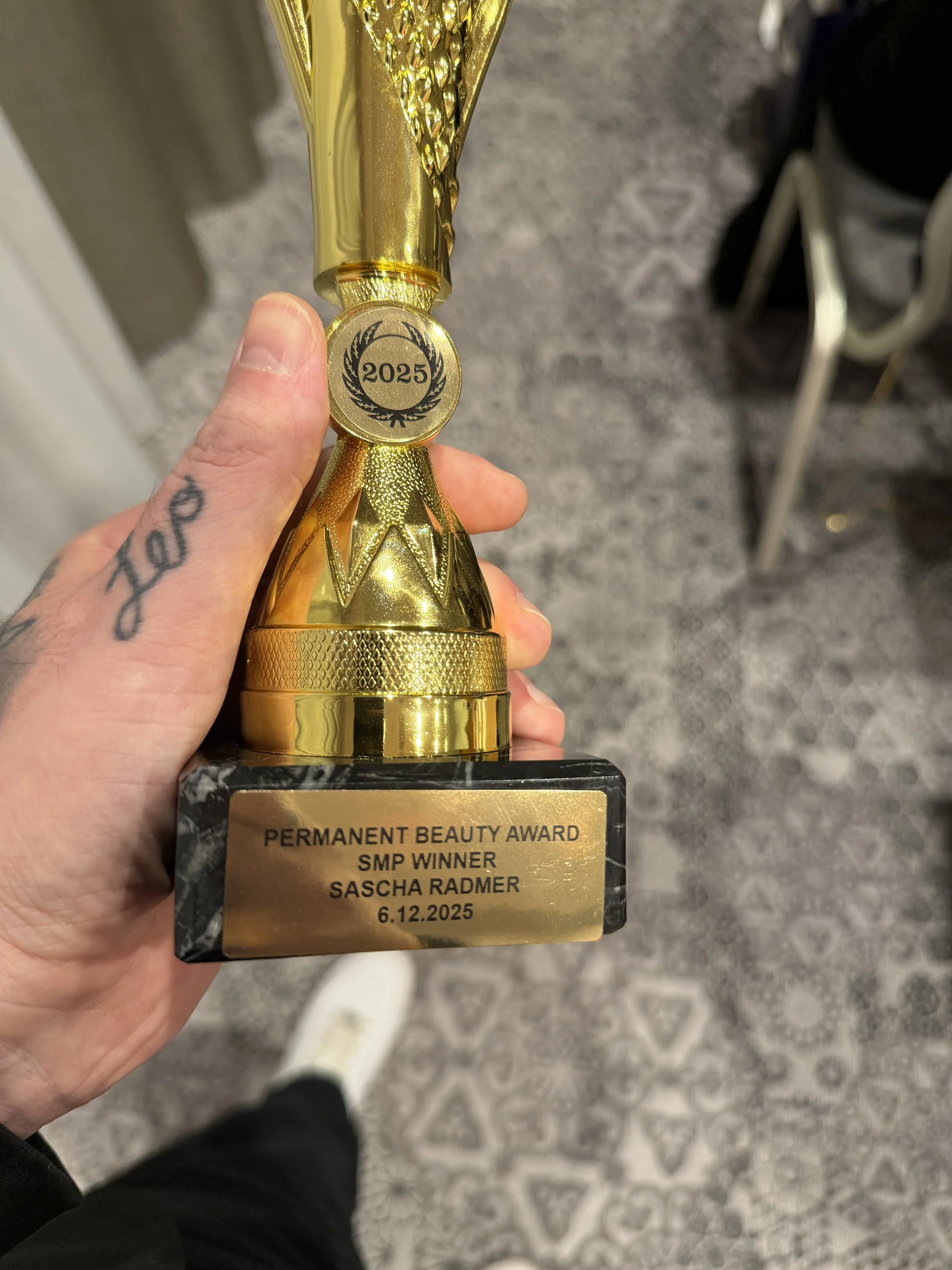 Siegerpokal Haarpigmentierung Deutscher Meister in SMP 2025