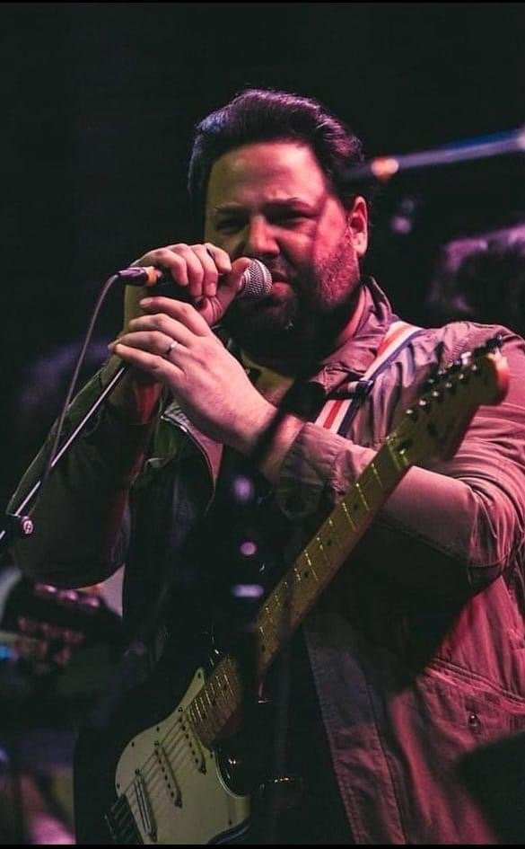 Live Music: Michael Lindner