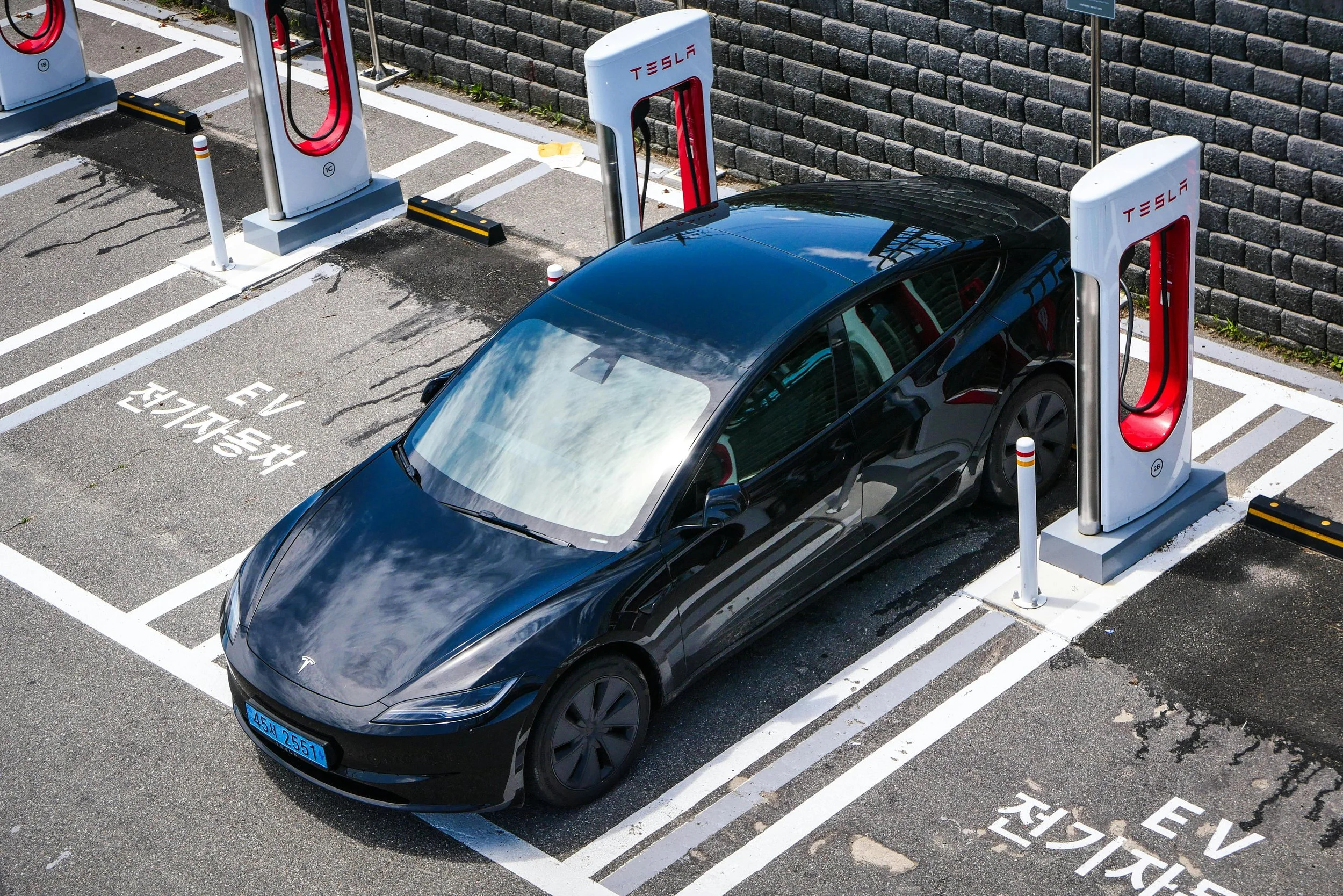 EV Charging 101: Home Chargers vs Fast Chargers Explained