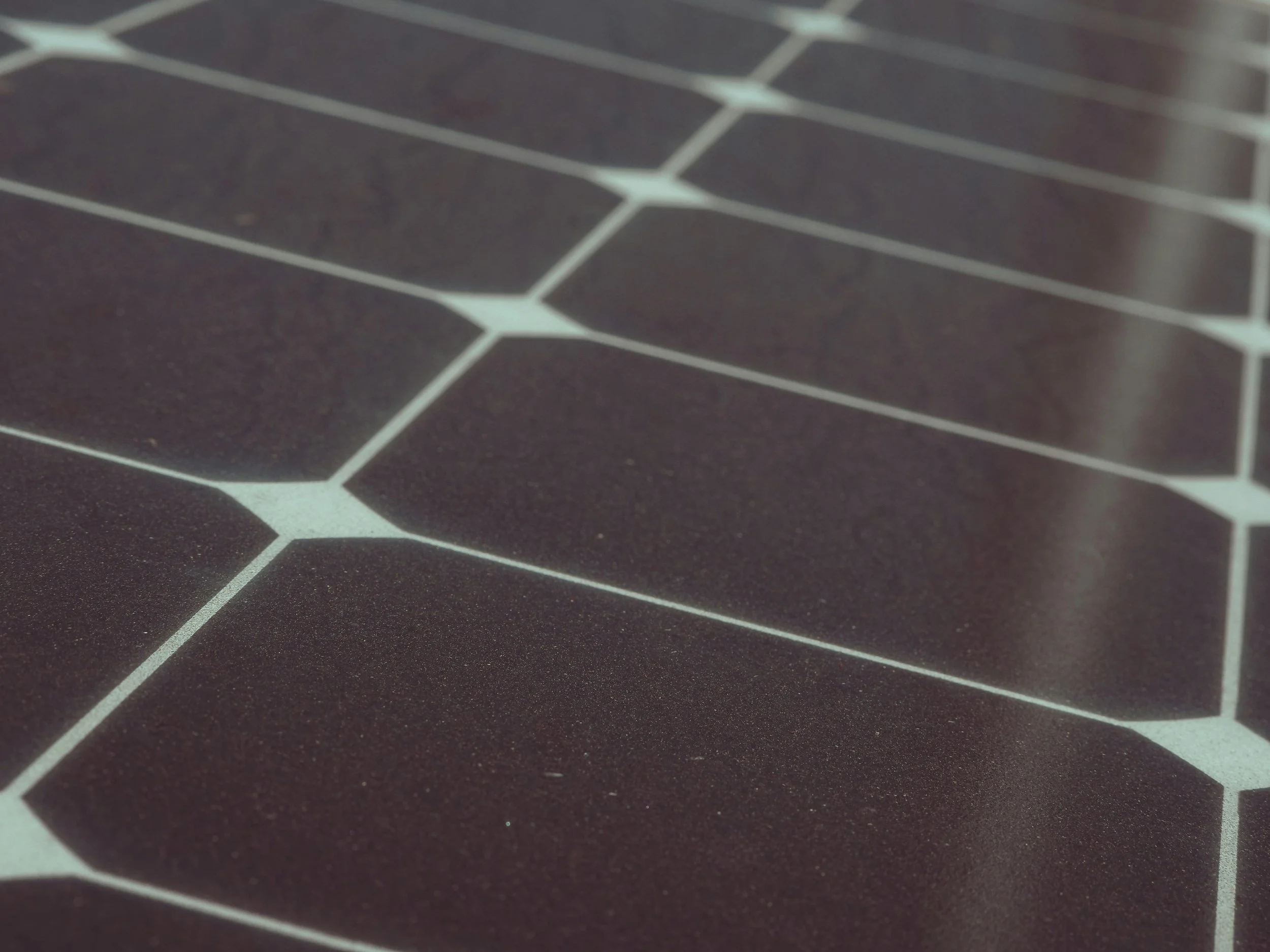 Centralized Grid vs. Decentralized Energy: The Future of Power