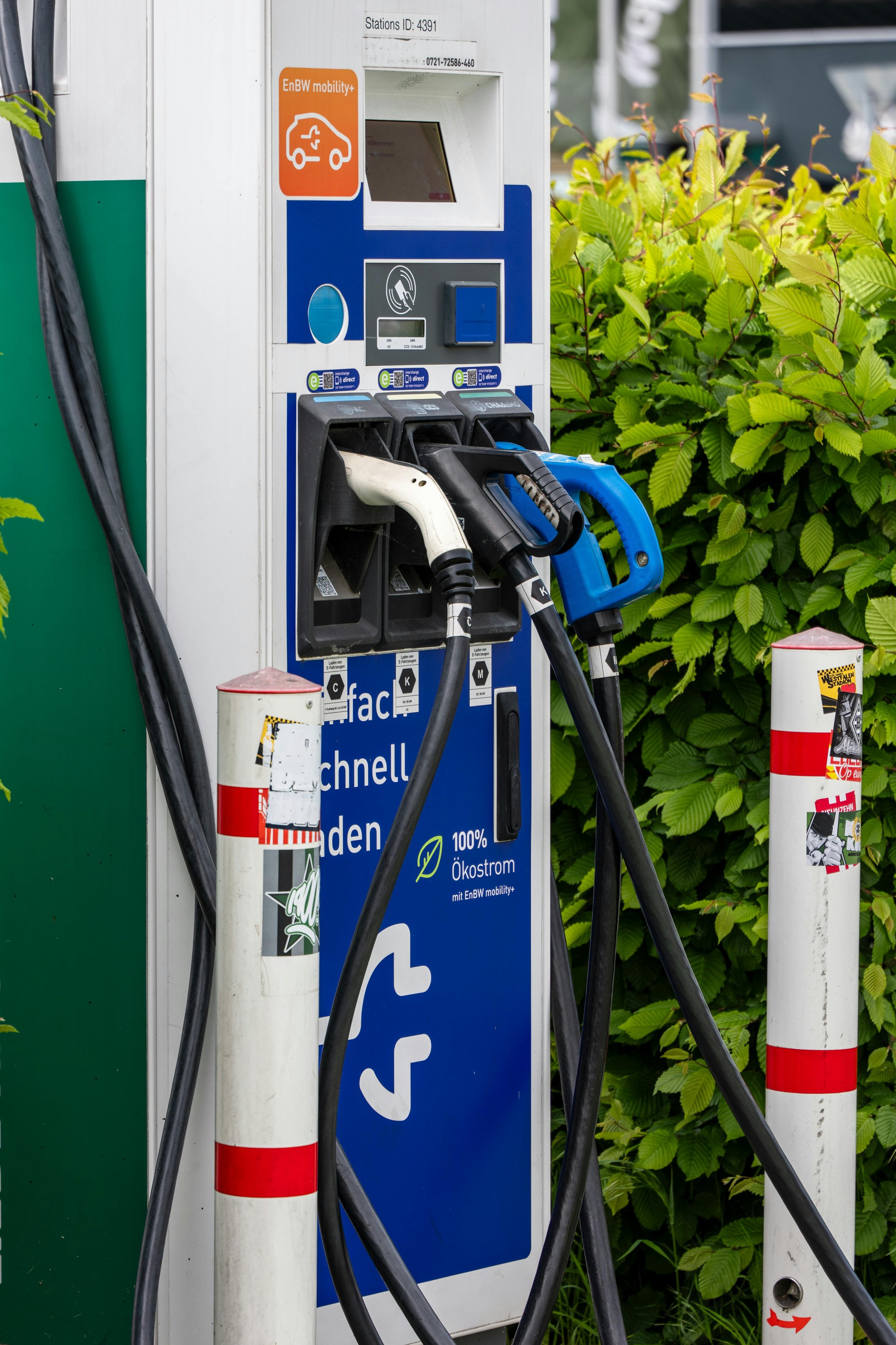 Fast vs Slow Charging: The Essential EV Owner’s Guide