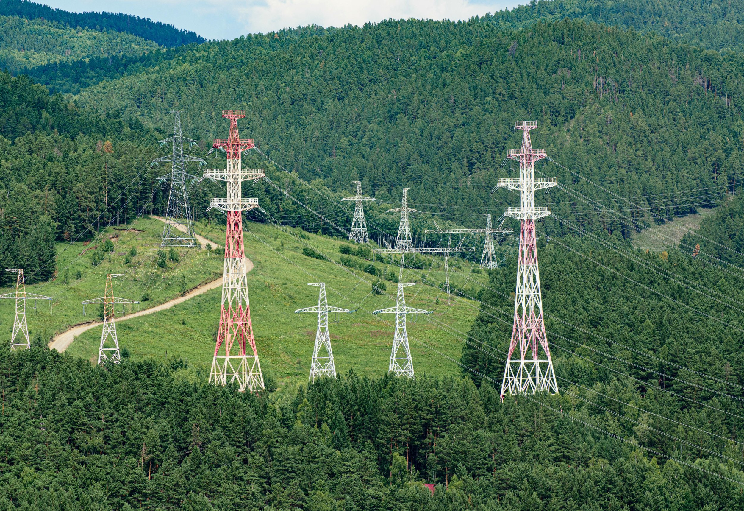 Next-Gen Power Lines: HVDC Transmission Leads the Future
