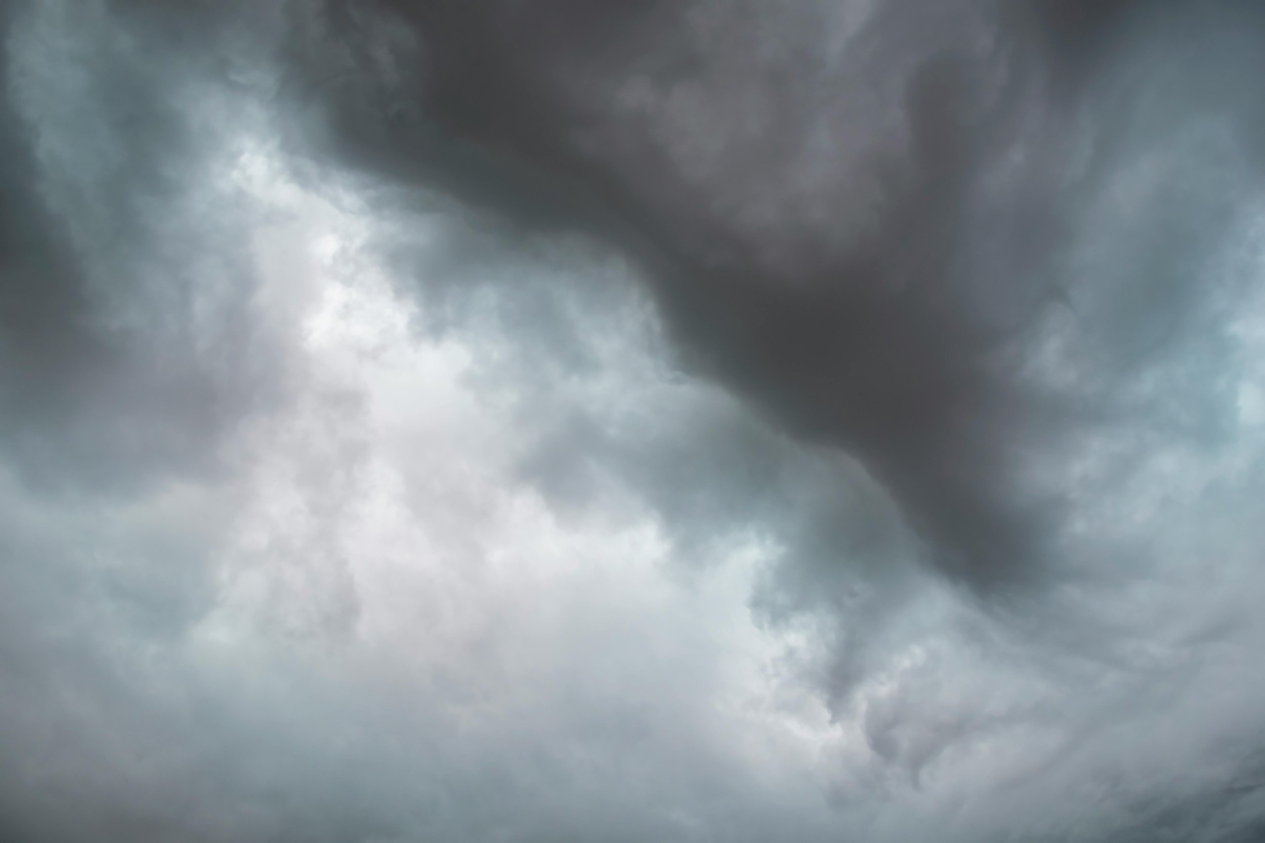 Advanced Weather Forecasting for Grid Operators: Fewer Outages, Stronger Grids