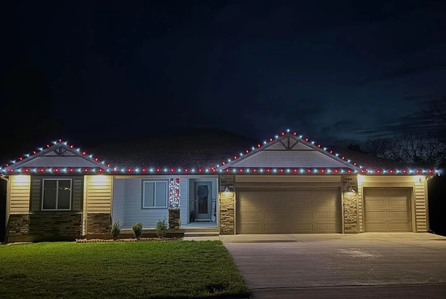 Just 14 days until December! Is your house holiday-ready? 🎅 We still have spots available to make your holiday lighting dreams come true! 

Check out this recent install of candy cane red and white! ❤️🤍 Thank you to our awesome clients for the incr