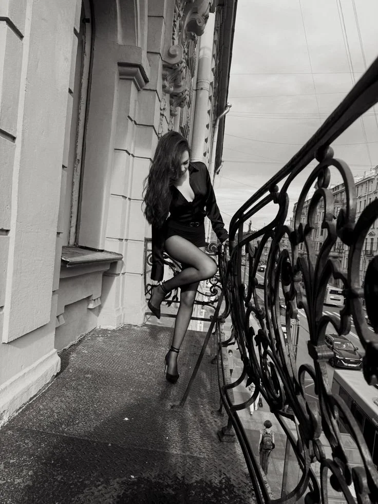 balcony aesthetic photoshoot.jpeg