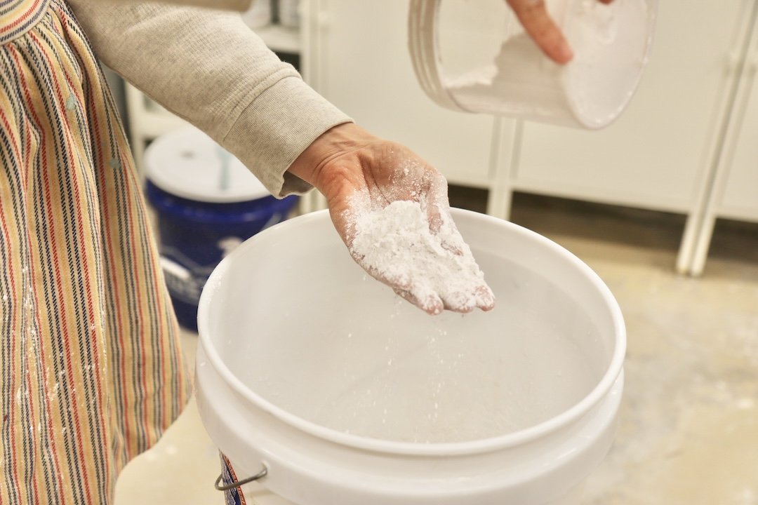 Sprinkle Plaster Evenly