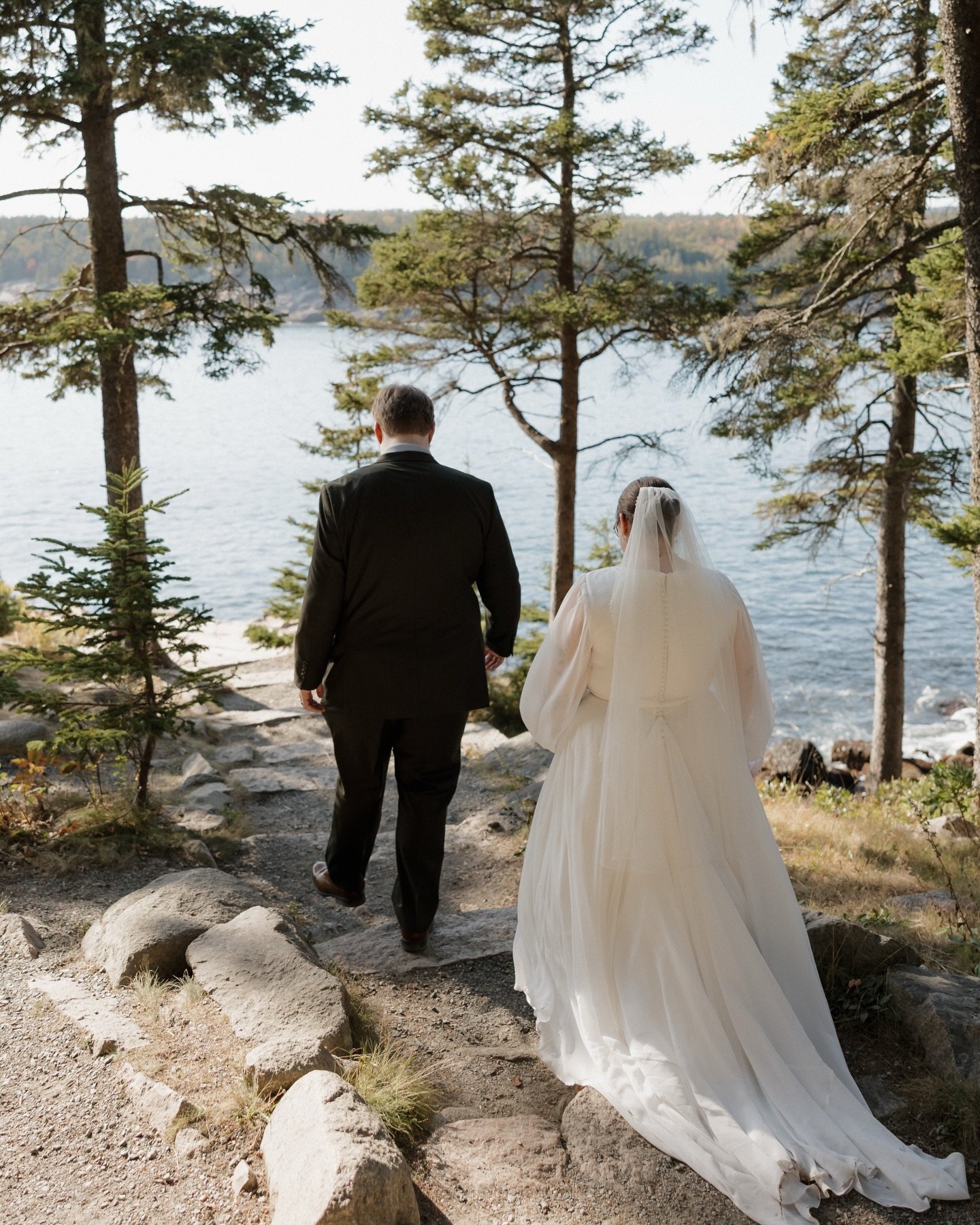 Days like this are the reason I do what I do. Arianna and Jeff said their vows on the cliffs of Acadia with their parents and sisters there, and the entire day carried this calm, emotional beauty that&rsquo;s hard to describe. After the ceremony, we 