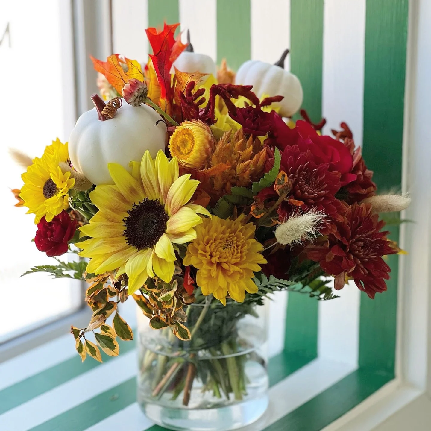 Still waiting on sweater weather&hellip; but until then, we&rsquo;ll keep bringing you all the fall flower feels 🍂🧡