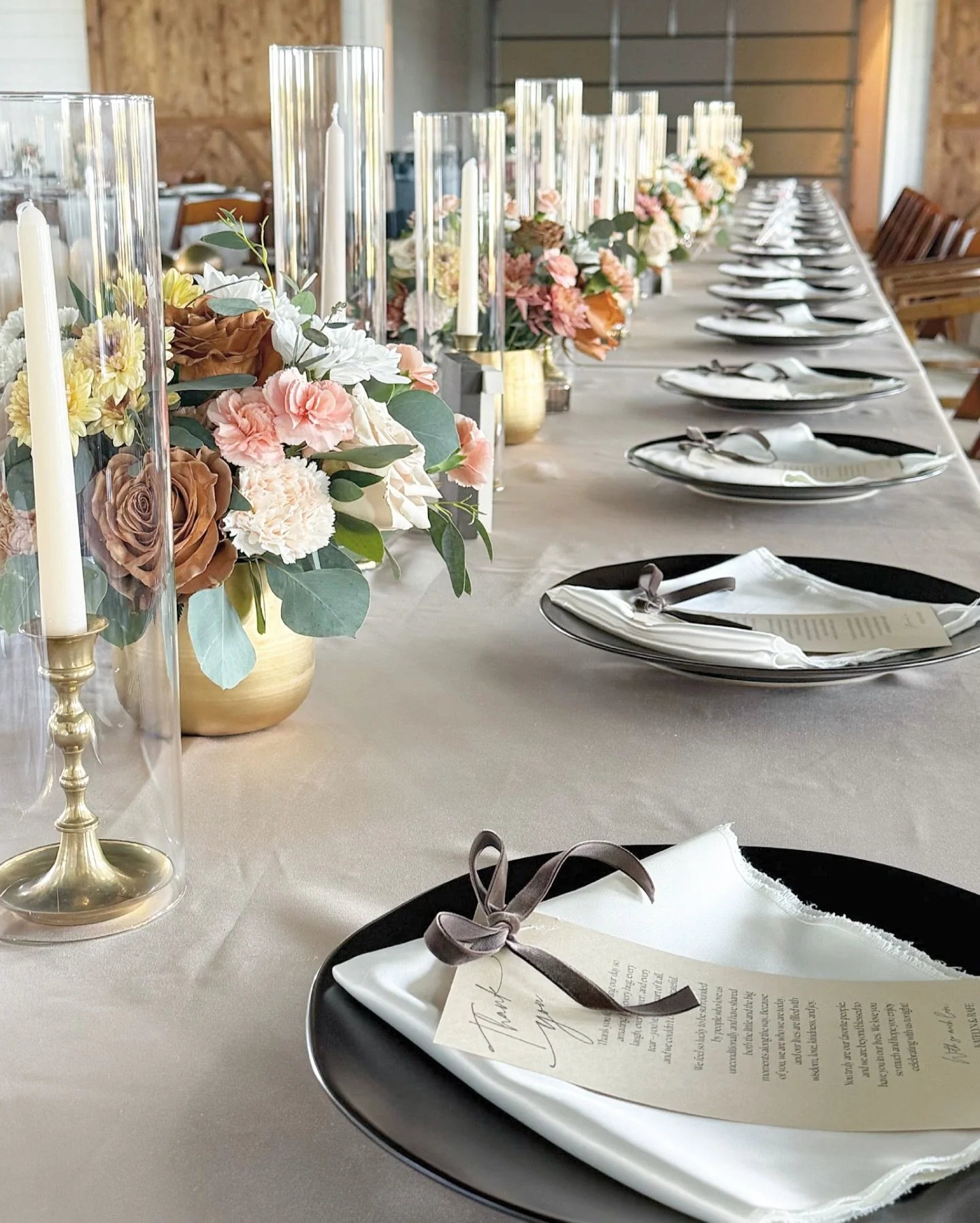 Head table goals ✨ Understated, romantic, and effortlessly dreamy 🤍🌿 Let&rsquo;s design yours.