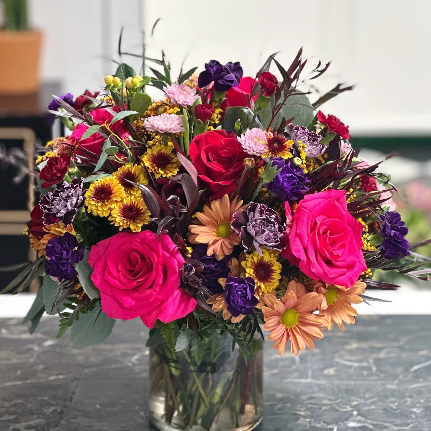 Somewhere between Halloween and Thanksgiving lives this color palette π Deep jewel tones, moody texture, and all the fall feels—perfectly in season, perfectly Thursday. ππ