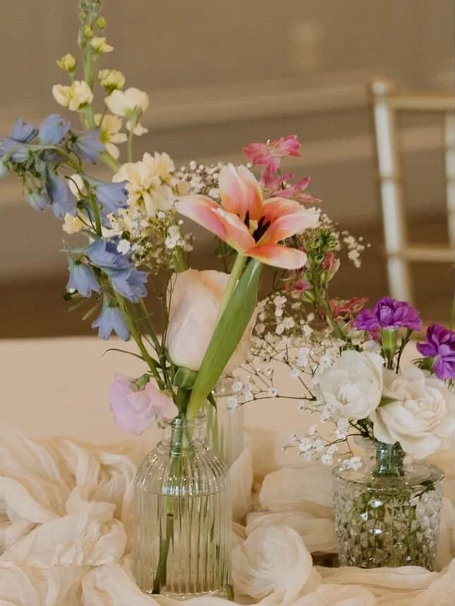 If every Monday came with cake and flowers, we&rsquo;d complain a lot less 🎂🌸 This wedding had all the soft and romantic vibes. From ruffled blooms to flowing ribbons - to the perfect cake meadow. 💗 Planning your 2026 or 2027 wedding - get in touc