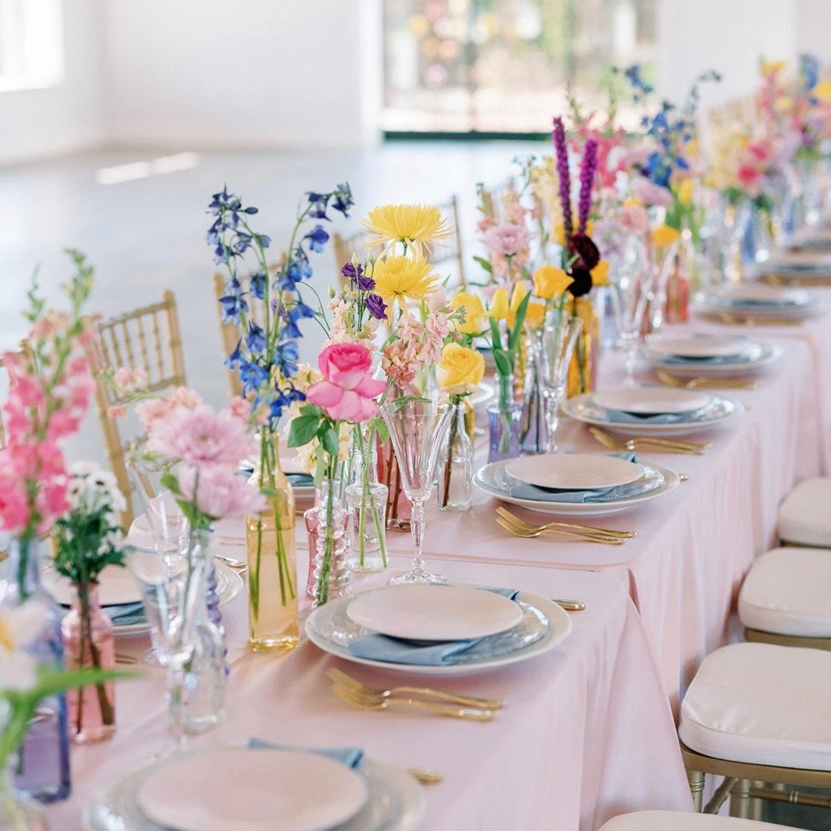 Tables are the perfect place to have a little fun with color ✨

Whether it&rsquo;s a bright floral moment down a long table, cheerful bud vases, or a playful mix of hues, pops of color add personality and warmth&mdash;those little details that make y