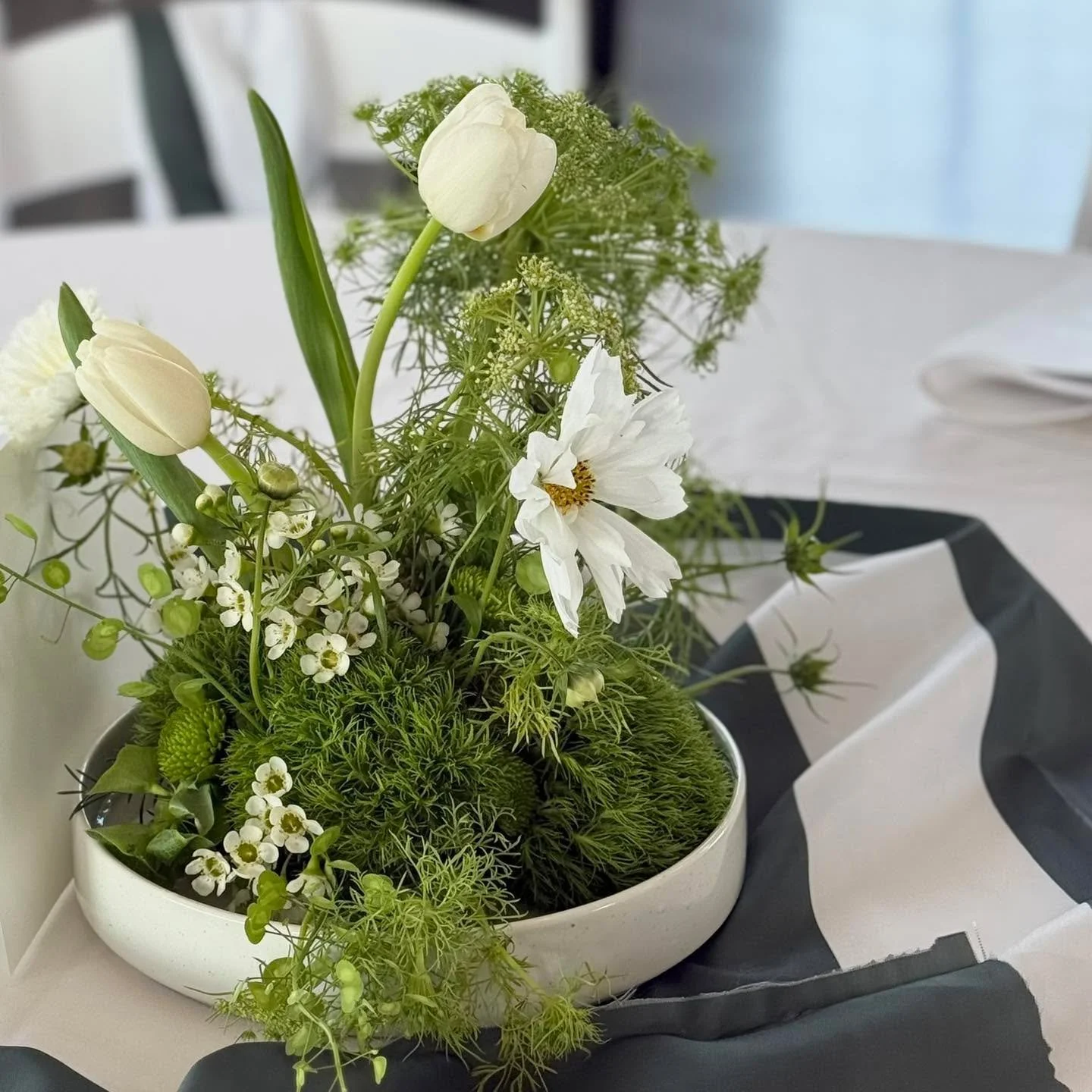 All white blooms, layers of fresh greens, and that light-as-air feeling &mdash; designed with a Derby theme in mind. 🤍🌿🐎
These centerpieces feel classic and elevated while still staying effortless and organic.

Inspired by Derby tradition and Sout