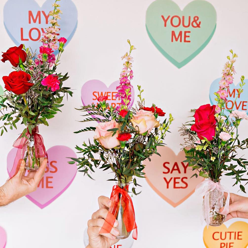 Love doesn&rsquo;t have to be complicated to be meaningful.
Sometimes it&rsquo;s as easy as a bouquet and a little thought behind it. 💕💐

Shop Love isSIMPLE and the rest of the arrangements from our &ldquo;Love is&rdquo; collection on our website. 