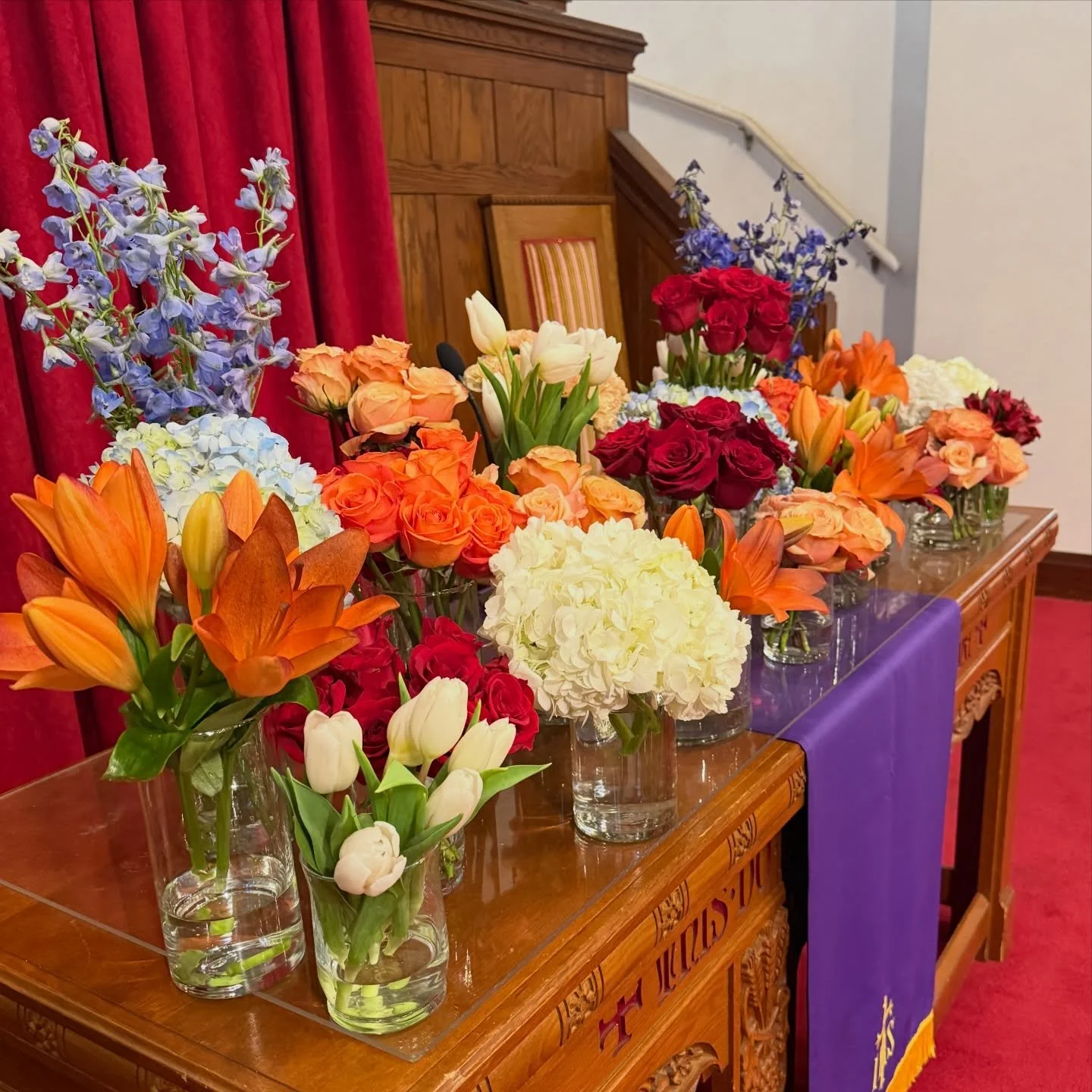 Honored to design florals for a Celebration of Life for a longtime friend of Garden Party&mdash; a day that held both OSU pride and a legacy of military service. 🧡🇺🇸

Orange blooms stood alongside red, white, and blue, telling the story of a life 