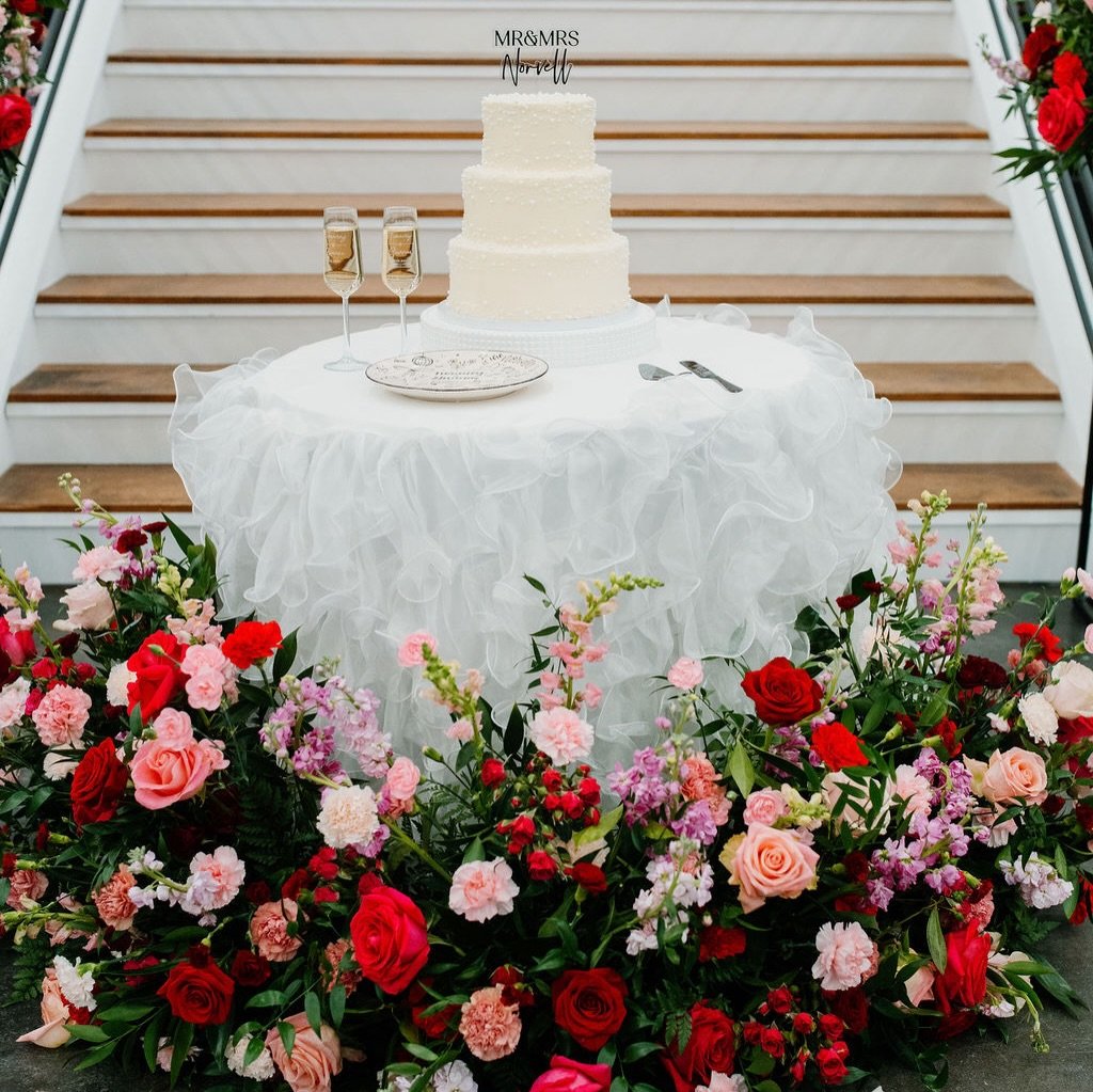 Where love blooms, the celebration begins 💐

We live for wedding days filled with color, texture, movement, and those just-gathered moments that feel effortlessly you. From the first consultation to the final install, our whole Garden Party team is 