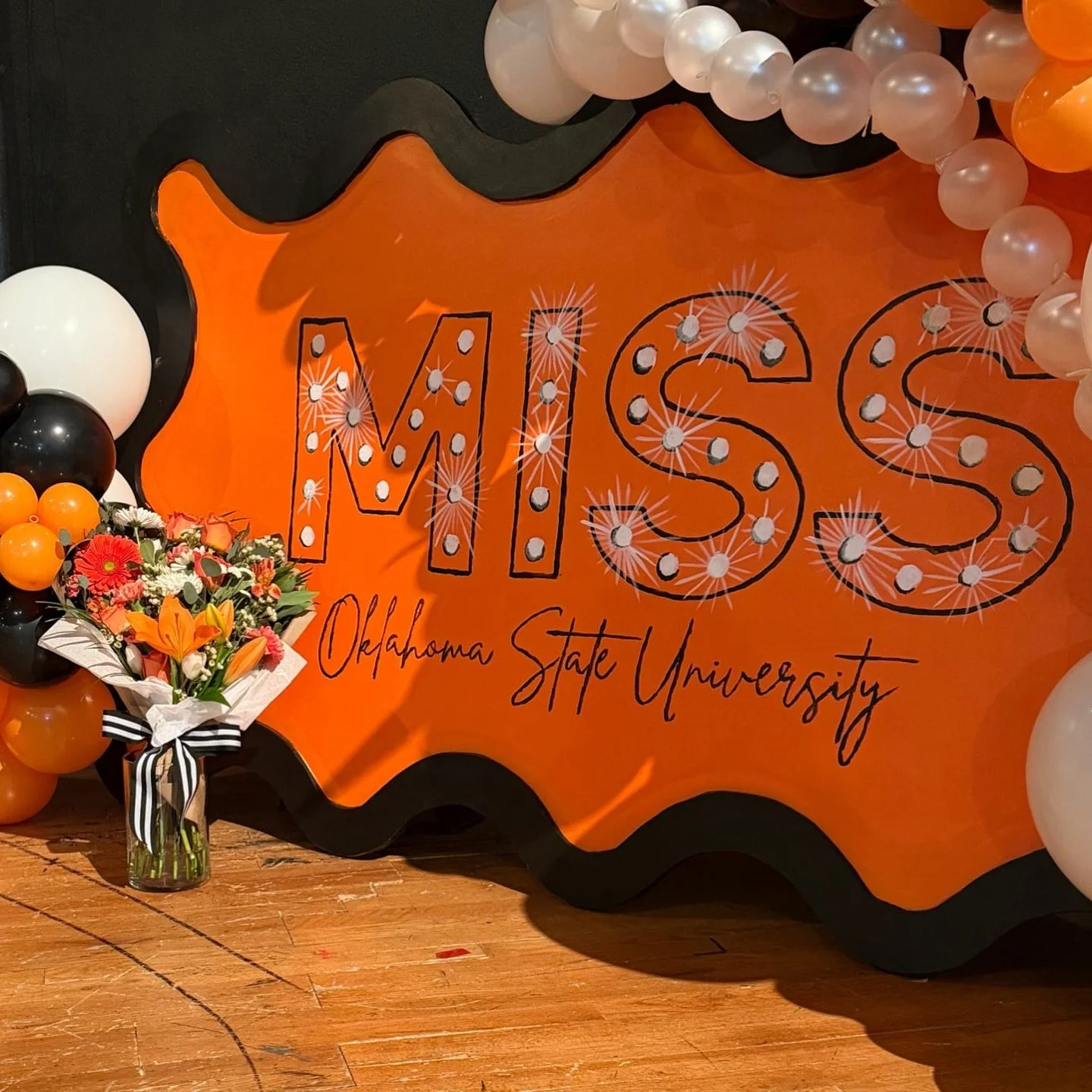 We&rsquo;re feeling extra orange today 🧡🌸
So honored to be the official florist of @missokstateok &mdash; because every crown deserves flowers that are just as stunning. 👑✨

From stage moments under the glow of the lights to celebration bouquets, 