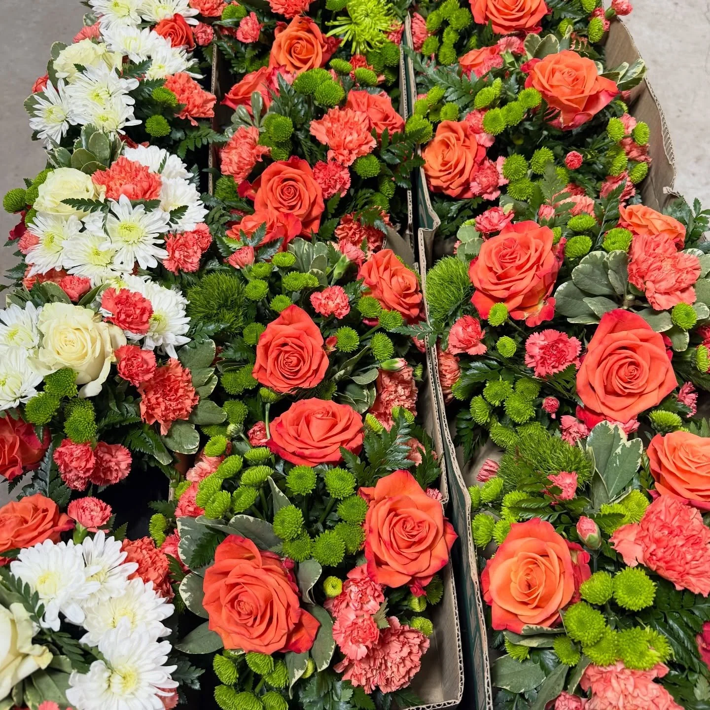 Springtime means there&rsquo;s a whole lot of orange, white, and green around the shop: in the cooler, being designed at our workstations, and ready to go on deliveries 🍊🤍🌿

From campus celebrations to graduation to everyday moments worth celebrat