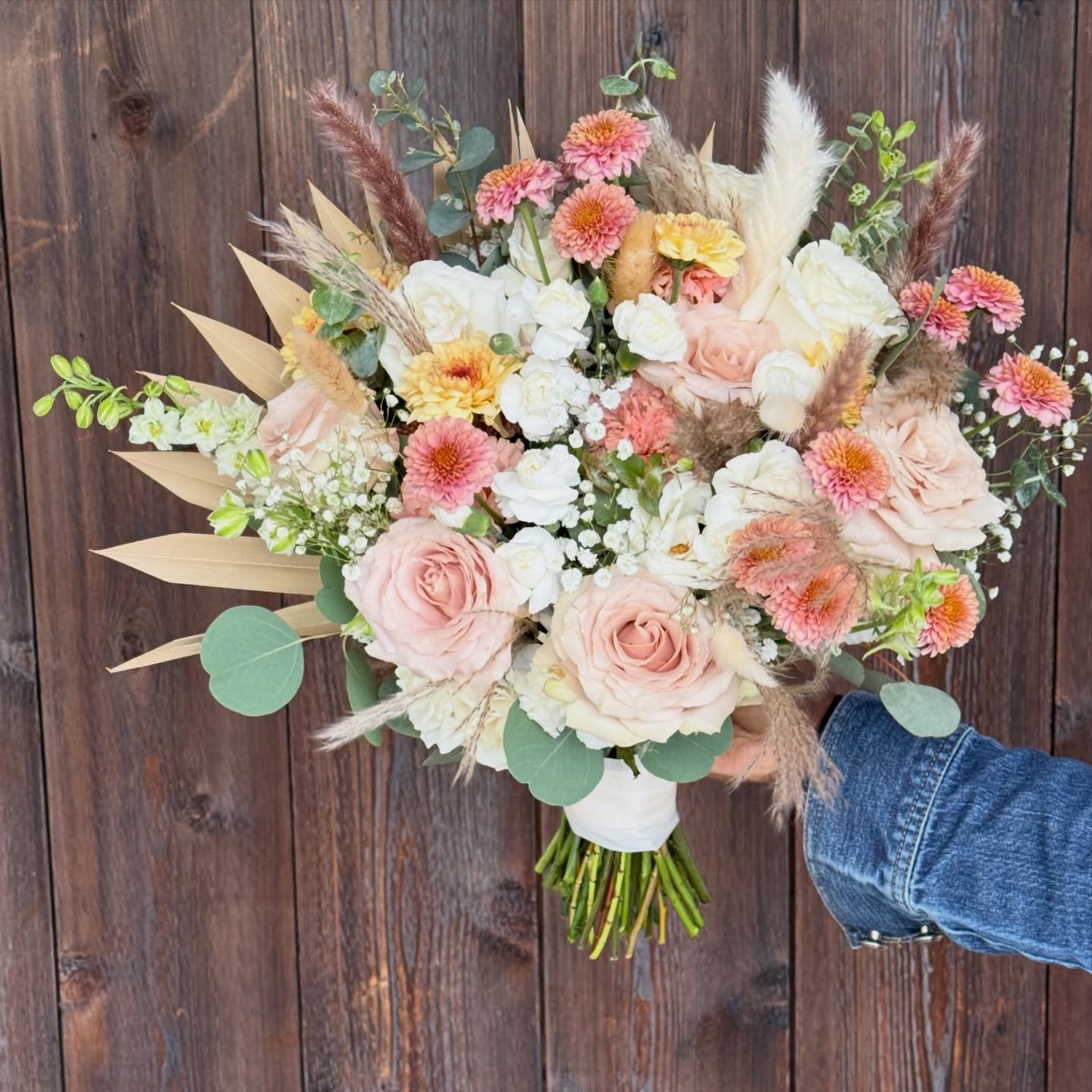 It may be spring&hellip; but sometimes that calls for earthy, neutrals 🤍

Soft blush, warm creams, tans, and layered texture&mdash;light, airy, and quietly elegant with just the right amount of movement.