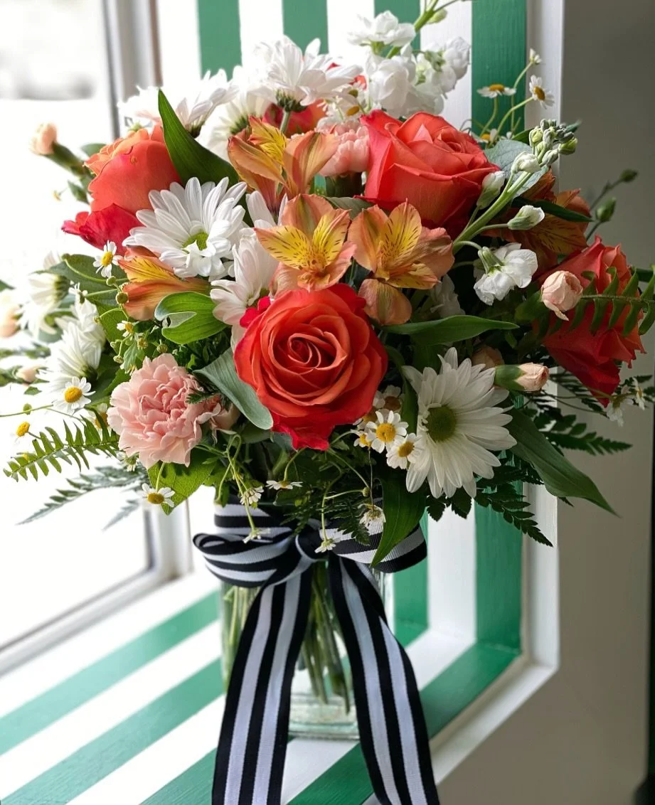 Cue the caps, gowns, and celebratory flowers 🎓 Graduation weekend is almost here&mdash;order your grad bouquets, wraps, or bud vases today.