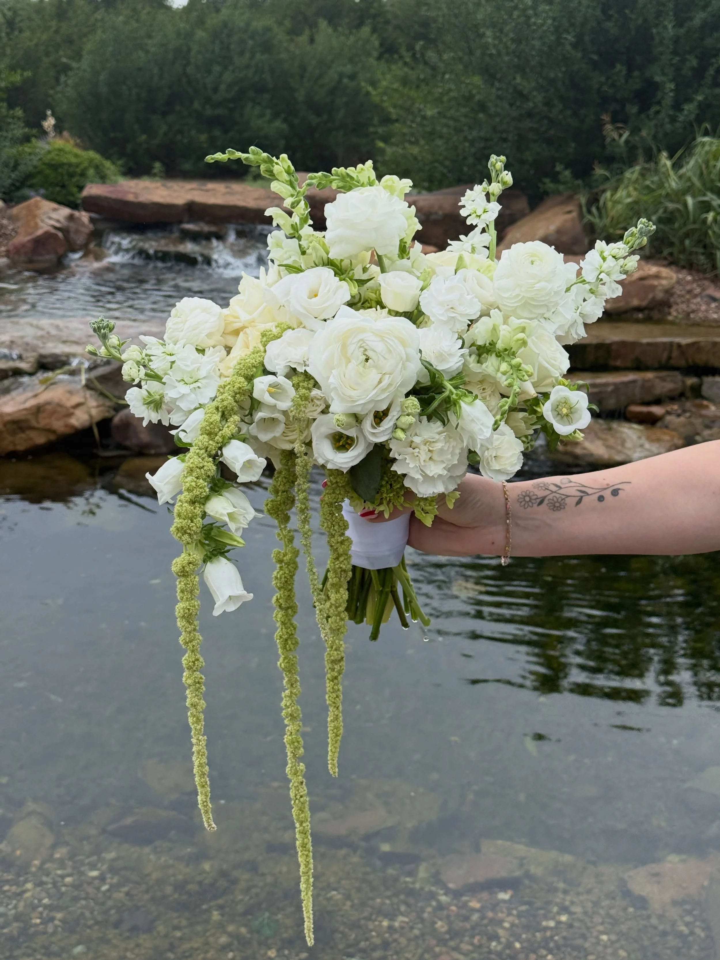 Kicking off Memorial Day weekend with an all white wedding at Sparrow Beginnings. 🤍 It&rsquo;s a hat trick at Sparrow plus one at Merrick Hollow. Stay tuned for more from this weekend&hellip;