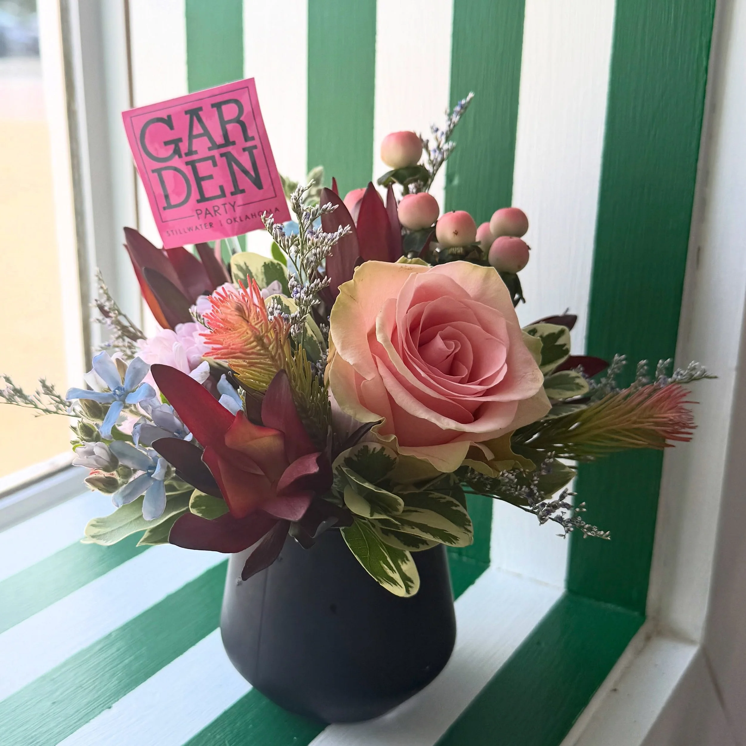 It&rsquo;s hot outside&hellip; so let us deal with the heat! ☀️ Call us or order online, and we&rsquo;ll deliver fresh flowers right to their door. You stay cool&mdash;we&rsquo;ll take care of the rest. 🌸🚚