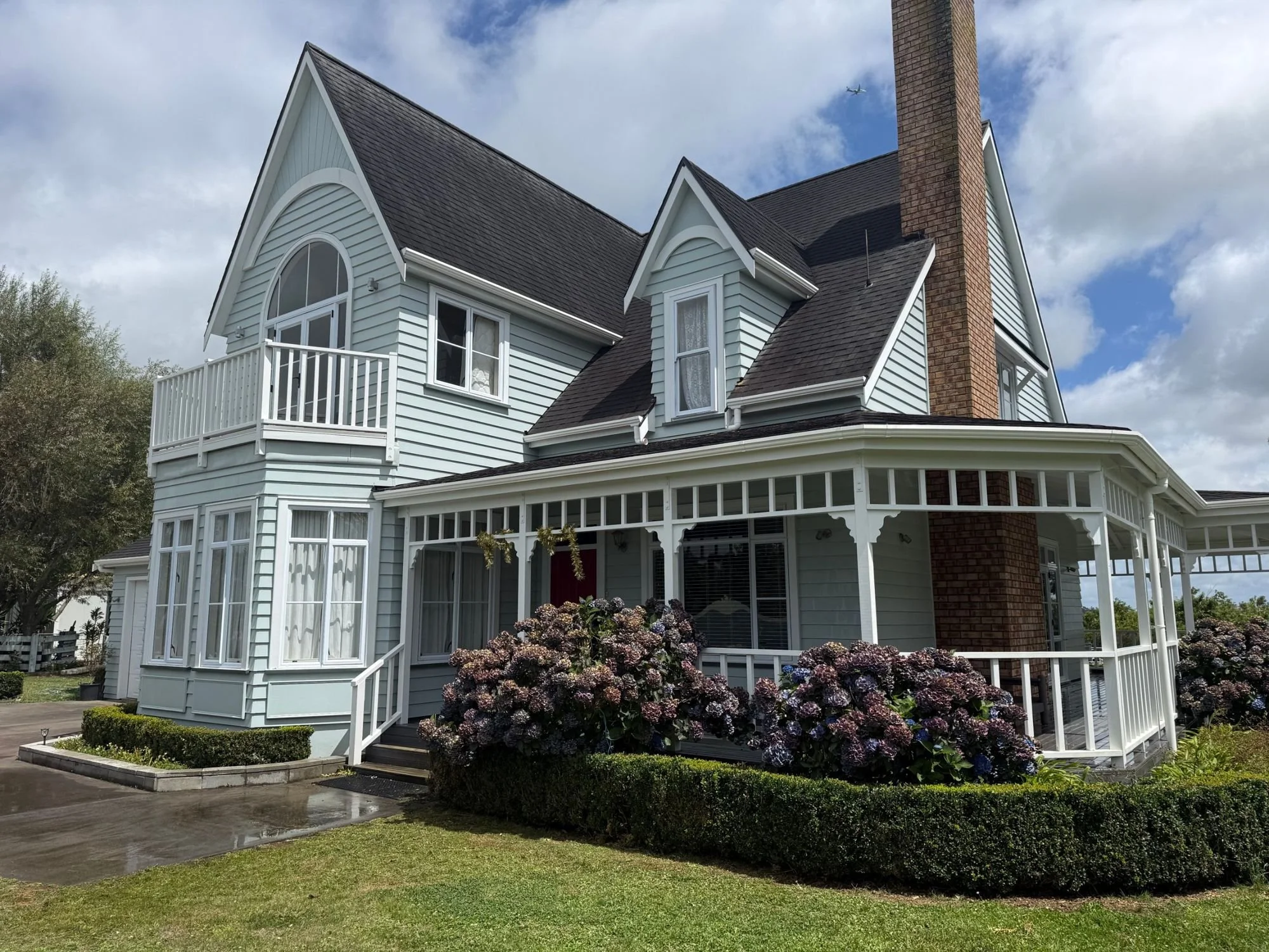 Large Auckland villa after a soft house wash