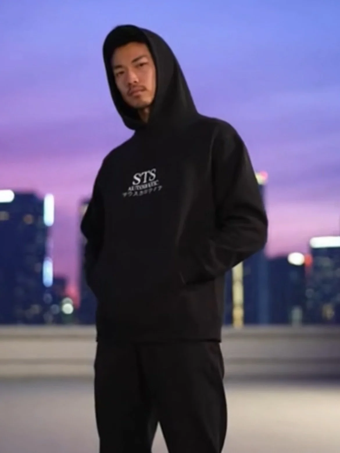 Check out our stringless oversized hoodie.  Available in our wardrobe section.  Link in bio #hoodie #winterfashion #fyp