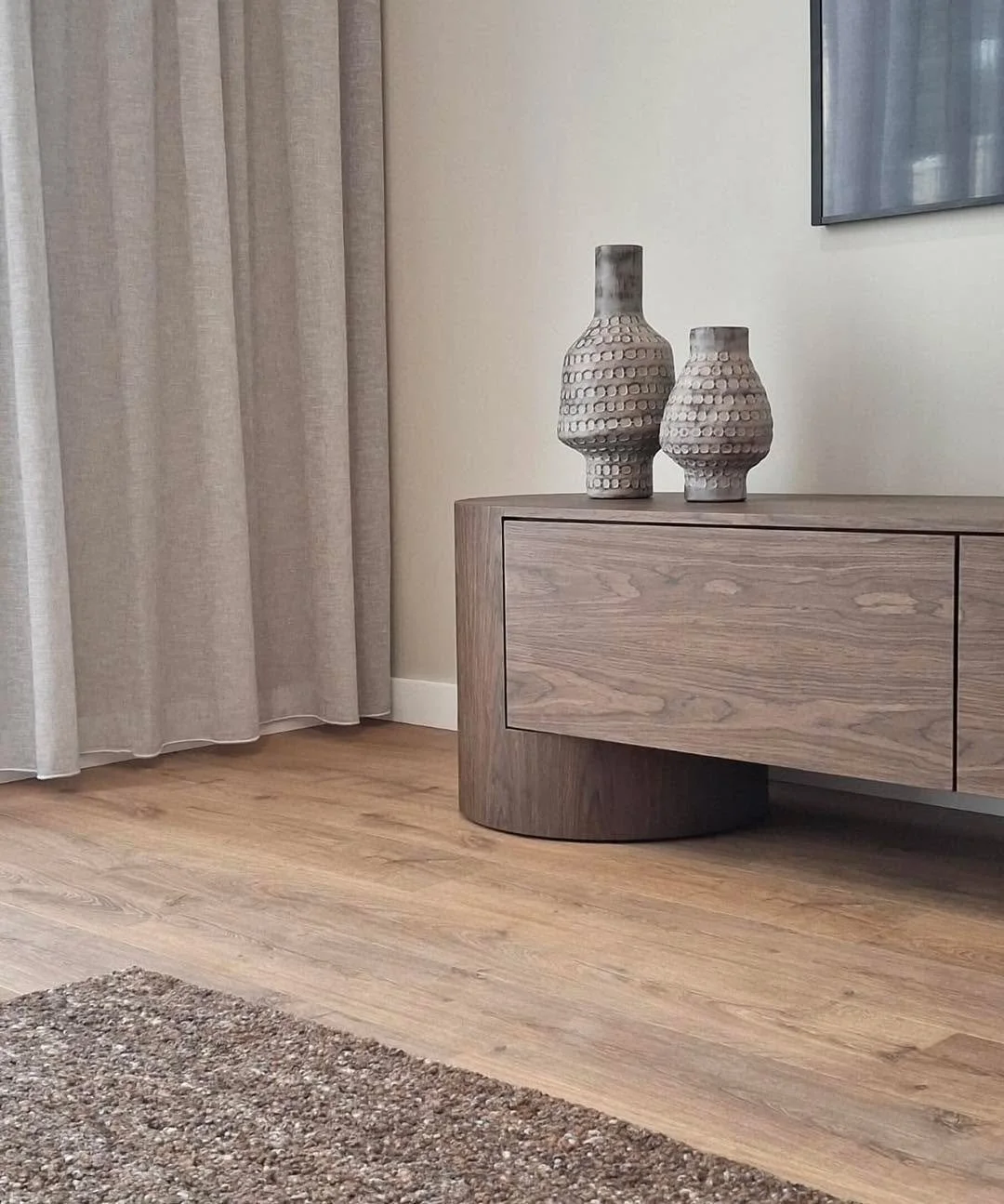 As we move into the cooler months, we&rsquo;re seeing a clear shift toward rich tonal browns and warm ochre hues. These layered, earthy palettes bring depth, warmth and a sense of calm to a space, creating interiors that feel both refined and invitin