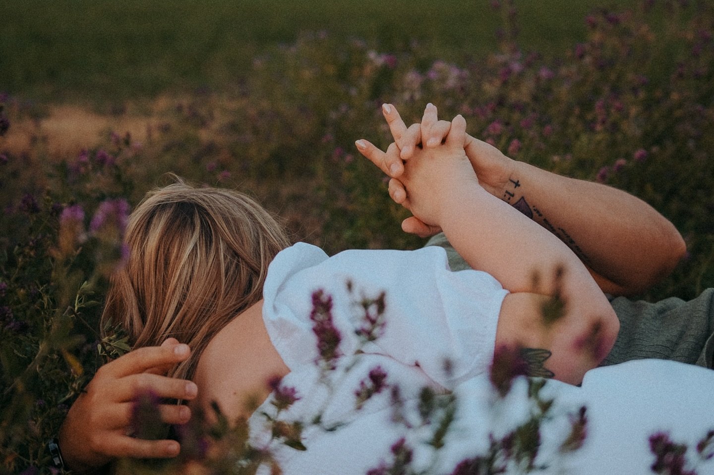 a dreamy engagement session i shot last year🌾 i'll be posting more of my past sessions since i deleted my old acc:) 

#seattlephotographer #everettphotographer #photooftheday #engaged #engagementsession #seattleweddingphotographer #elopmentphotograp