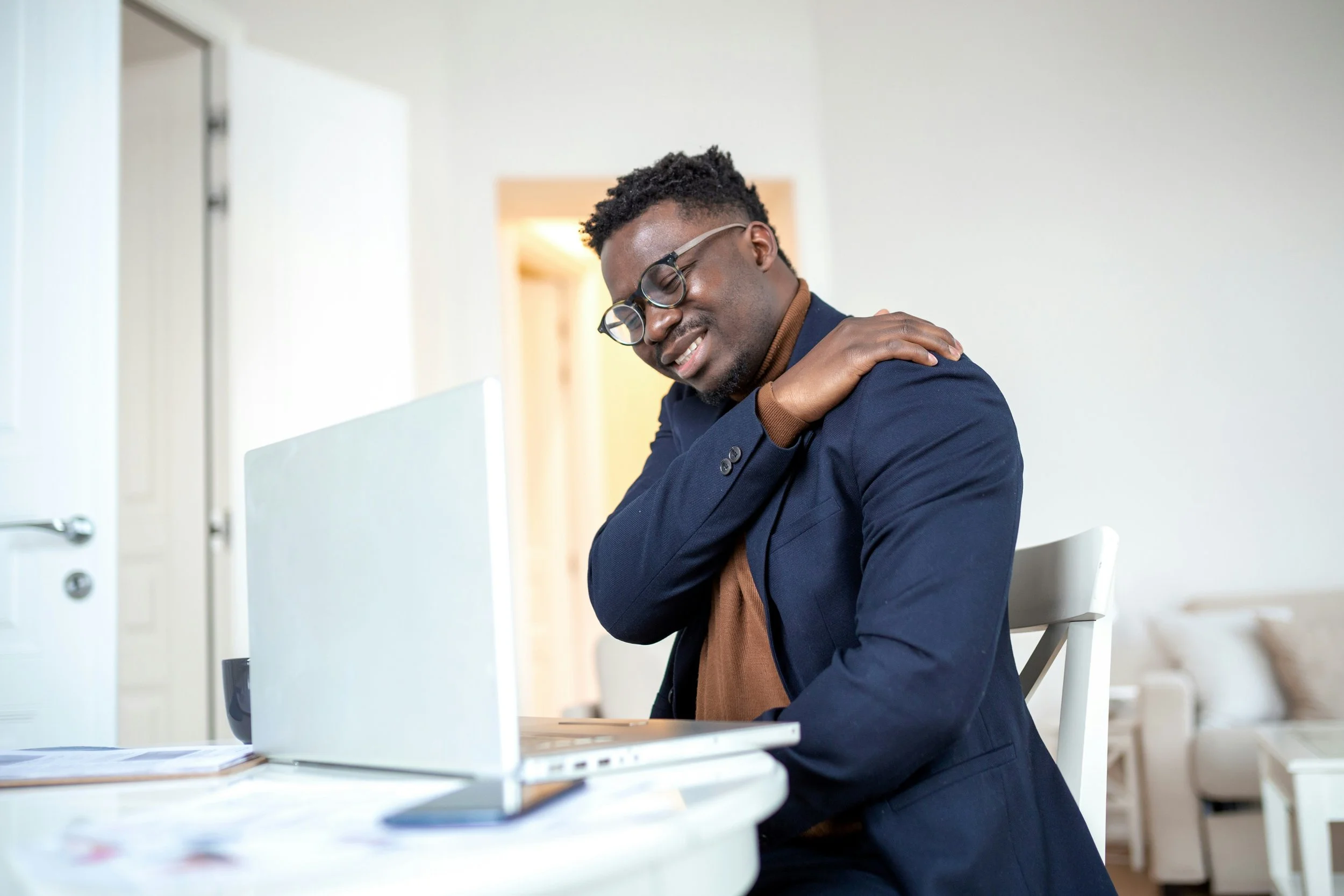 Shoulder Pain at Work: When Poor Posture, Long Hours and Stress Collide