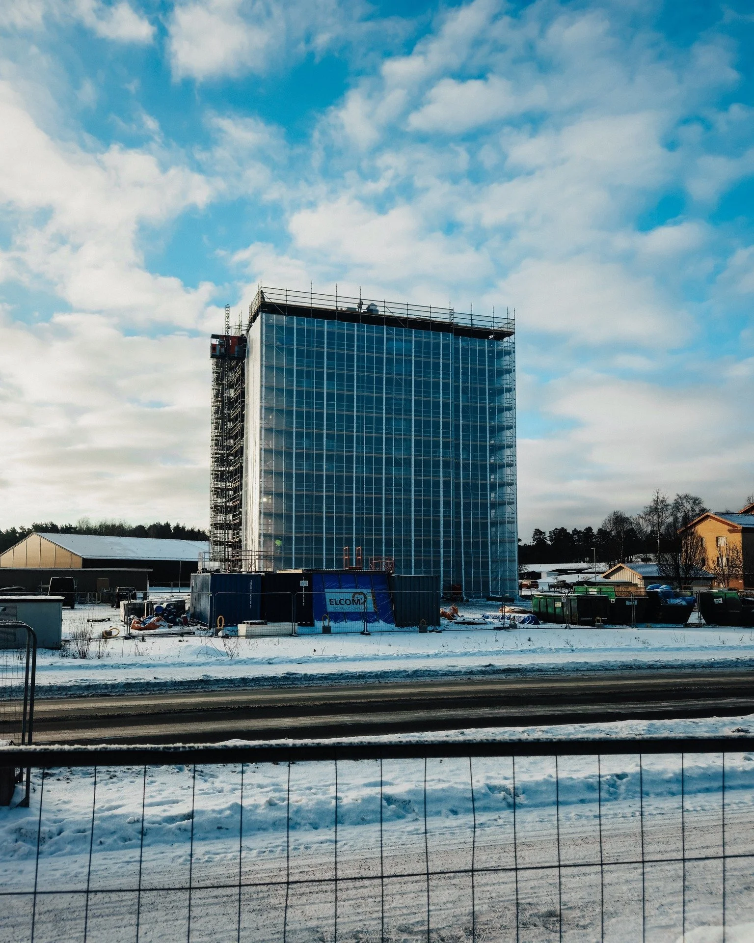 Det finns inga genv&auml;gar till en trygg arbetsplats. F&ouml;r oss p&aring; SMIKAB handlar s&auml;kerhet inte bara om regler och paragrafer &ndash; du ska k&auml;nna dig lika trygg p&aring; 15 meters h&ouml;jd som p&aring; marken. Varje bult, varje