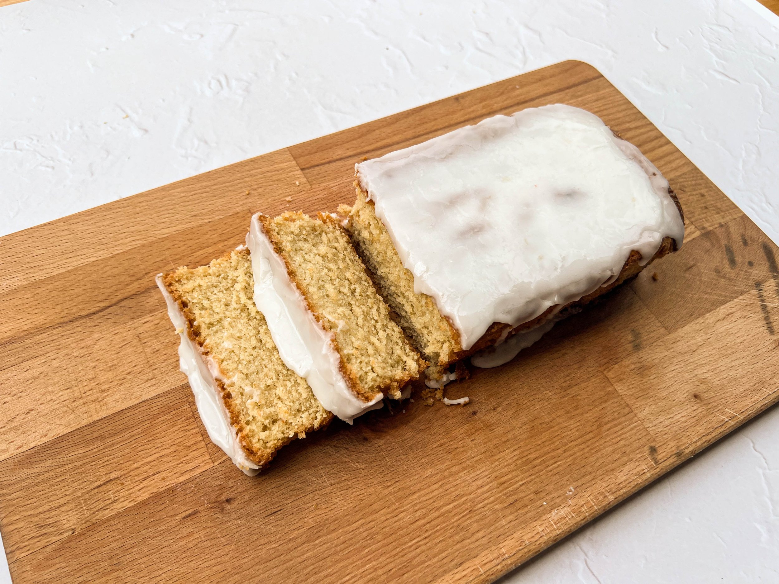 Lemon drizzle sliced 2.jpg