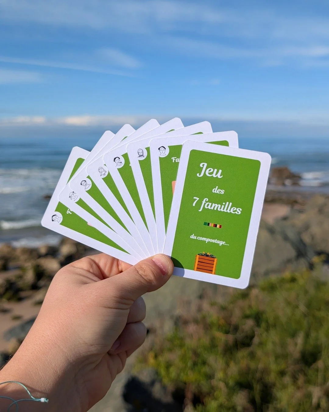 🃏 Le compost aussi &agrave; ses 7 familles ! 🃏

Nous l&rsquo;avions d&eacute;velopp&eacute; en interne comme outil de sensibilisation, mais on s&rsquo;est dit pourquoi ne pas le proposer au grand public ?

Alors le voil&agrave;, le jeu des 7 famill