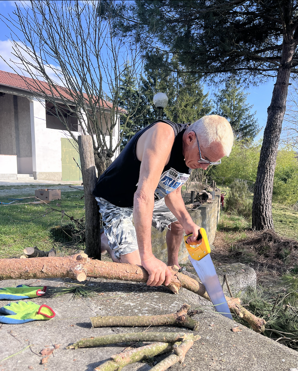man sawing at conscious community in Italy.png