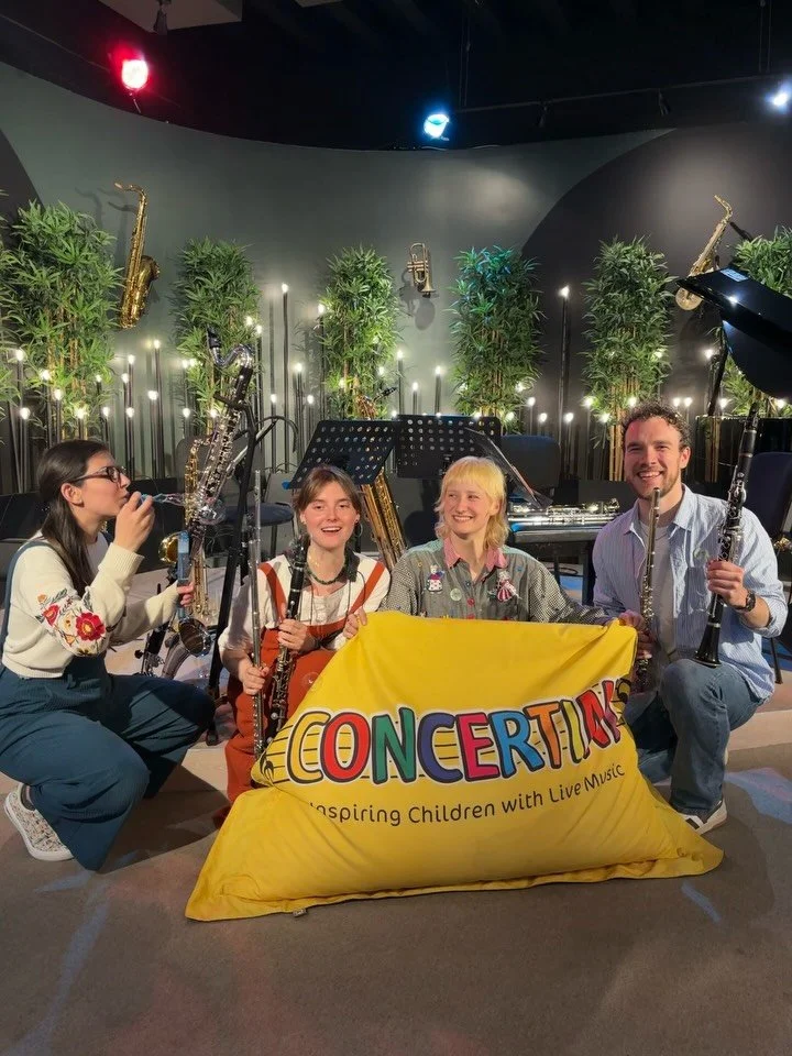 What a joyous time we had at @dawkes_music last Sunday sharing our music with a delightful crowd of little ones and their families 🎶🫧💚 

Thanks so much for having us @dawkes_music and thank you to @nelsonss2 for joining us for this concert😊

#mus