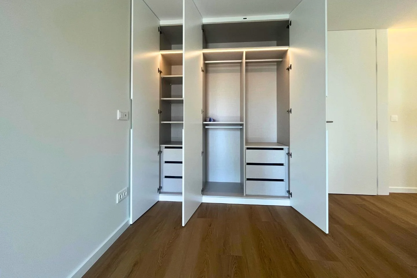 Quarto principal roupeiro