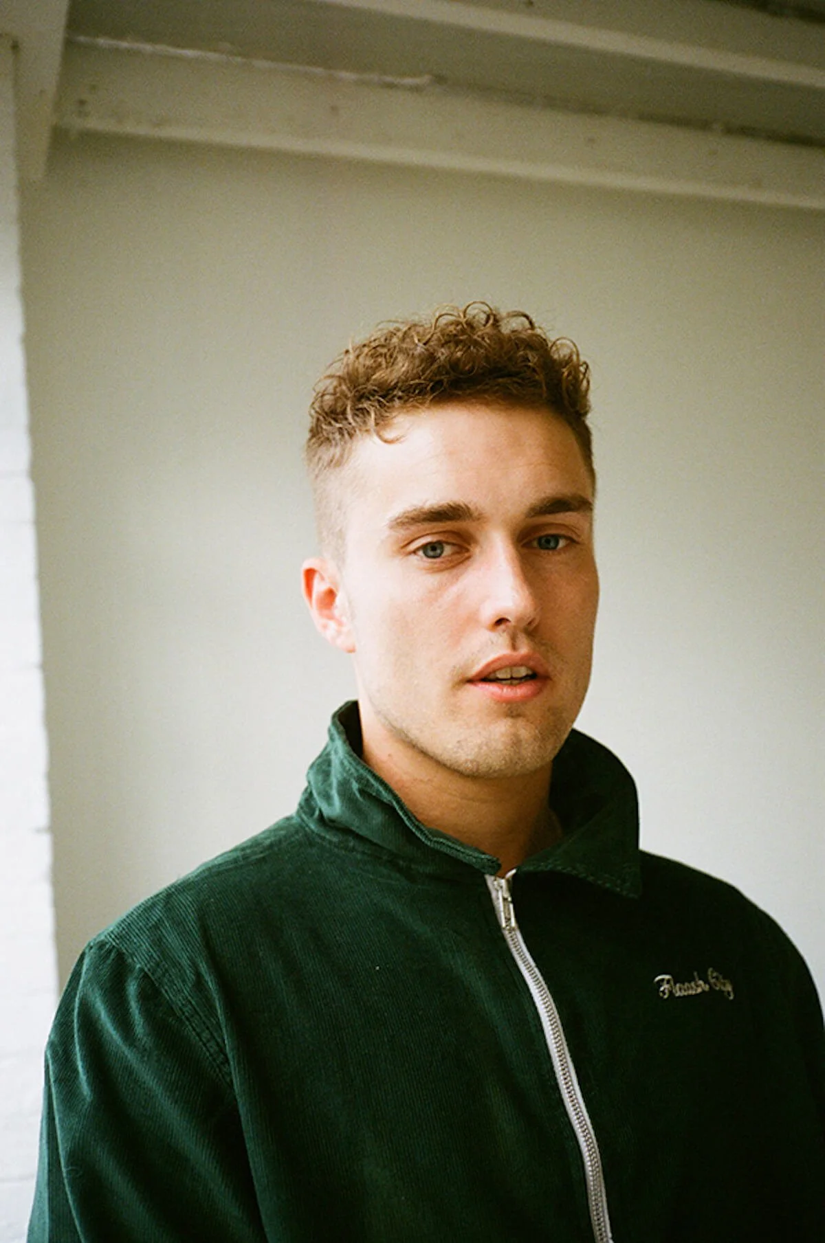 SAM-FENDER.jpg