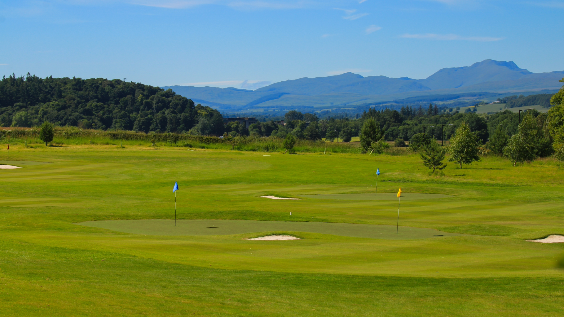 Golf course in Stirling with hills in the background