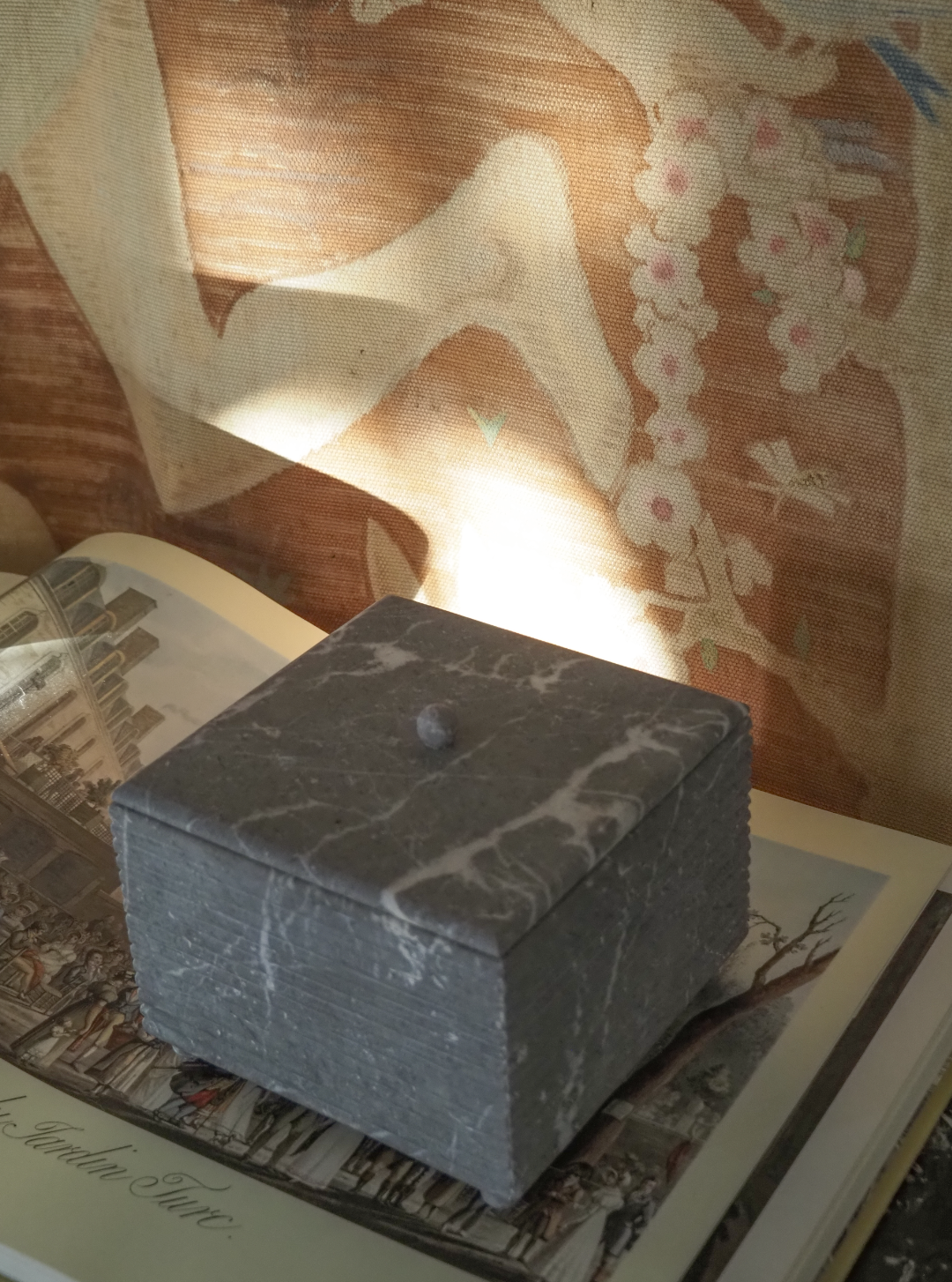 Juno Box  in Grey Marble