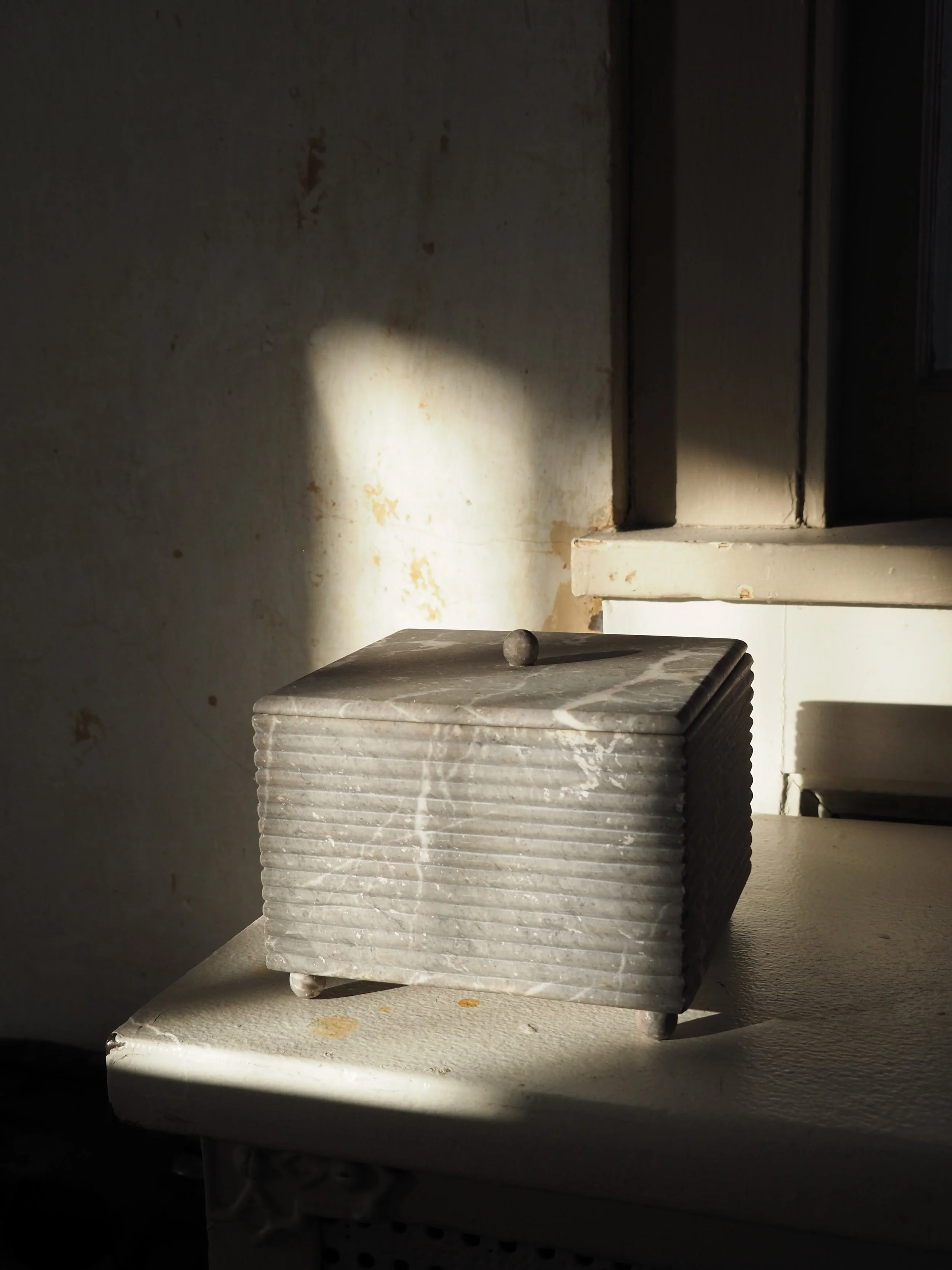 Juno Box  in Grey Marble