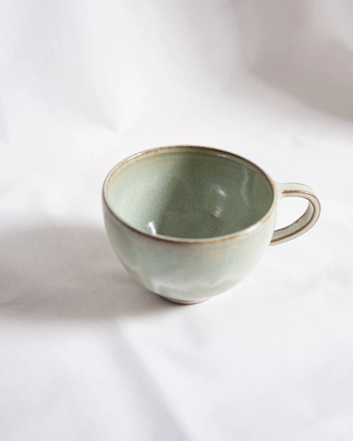 Tasse &agrave; latte ☕️

#ceramics #ceramique #handmade #pottery #poterie #handmadepottery #clay #stoneware #homeware #functionalceramics #wheelthrown #glaze #mug #chai #latte #matcha #coffee