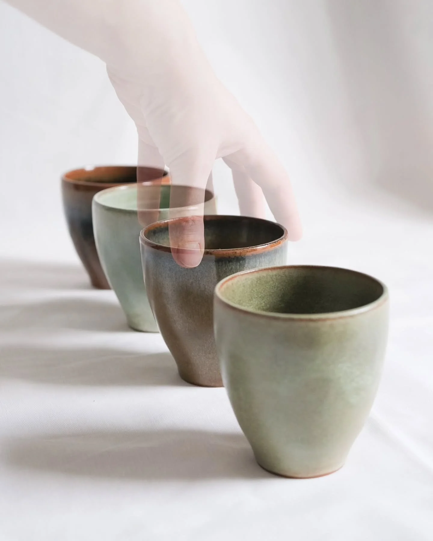 Gobelet &agrave; th&eacute;, caf&eacute;, eau, jus de fruit, tout ce qu'on veut 🍵

#ceramics #ceramique #handmade #pottery #poterie #handmadepottery #clay #stoneware #homeware #functionalceramics #wheelthrown #glaze #mug #chai #latte #matcha #coffee